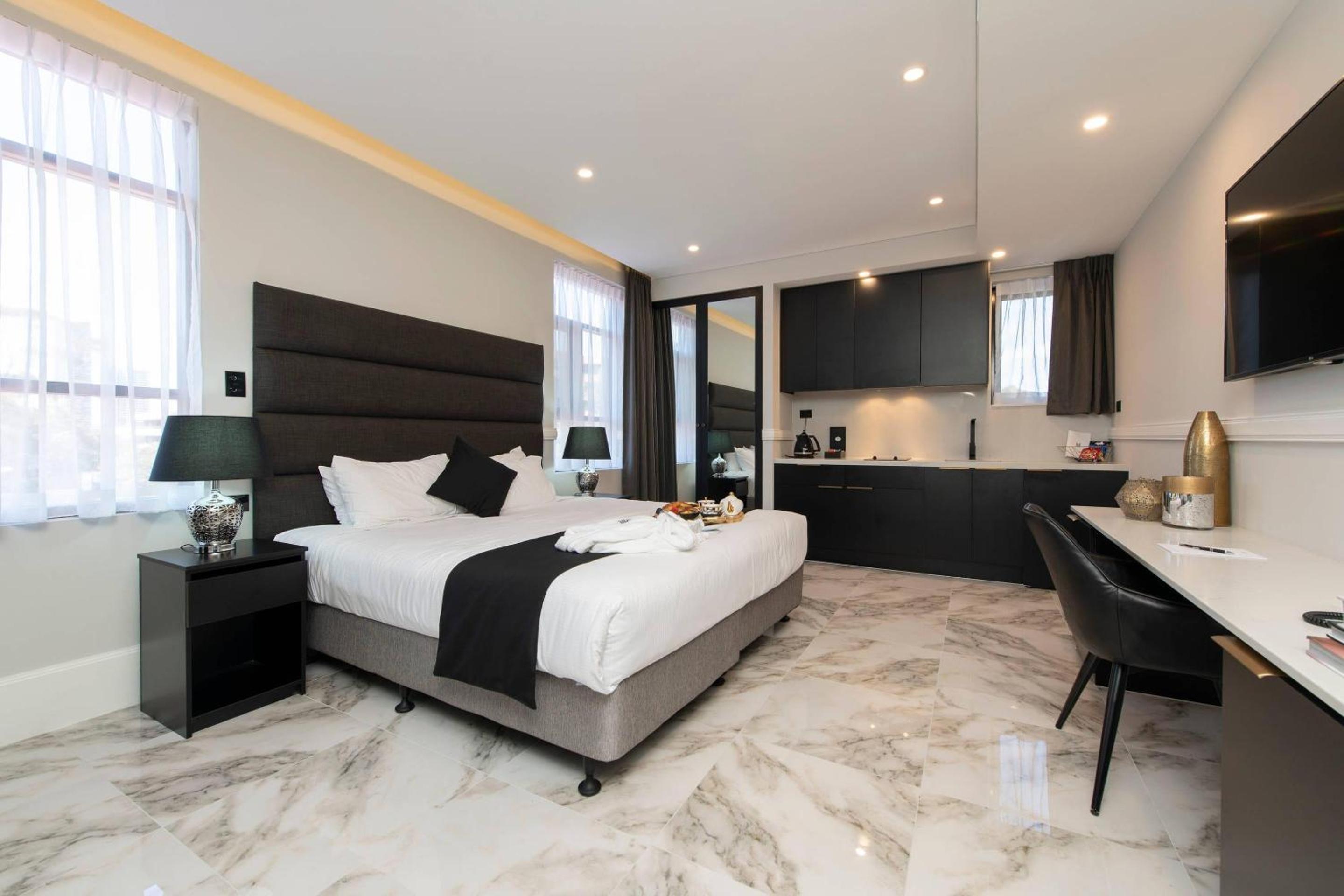 King Deluxe Standard with Walk-in Shower