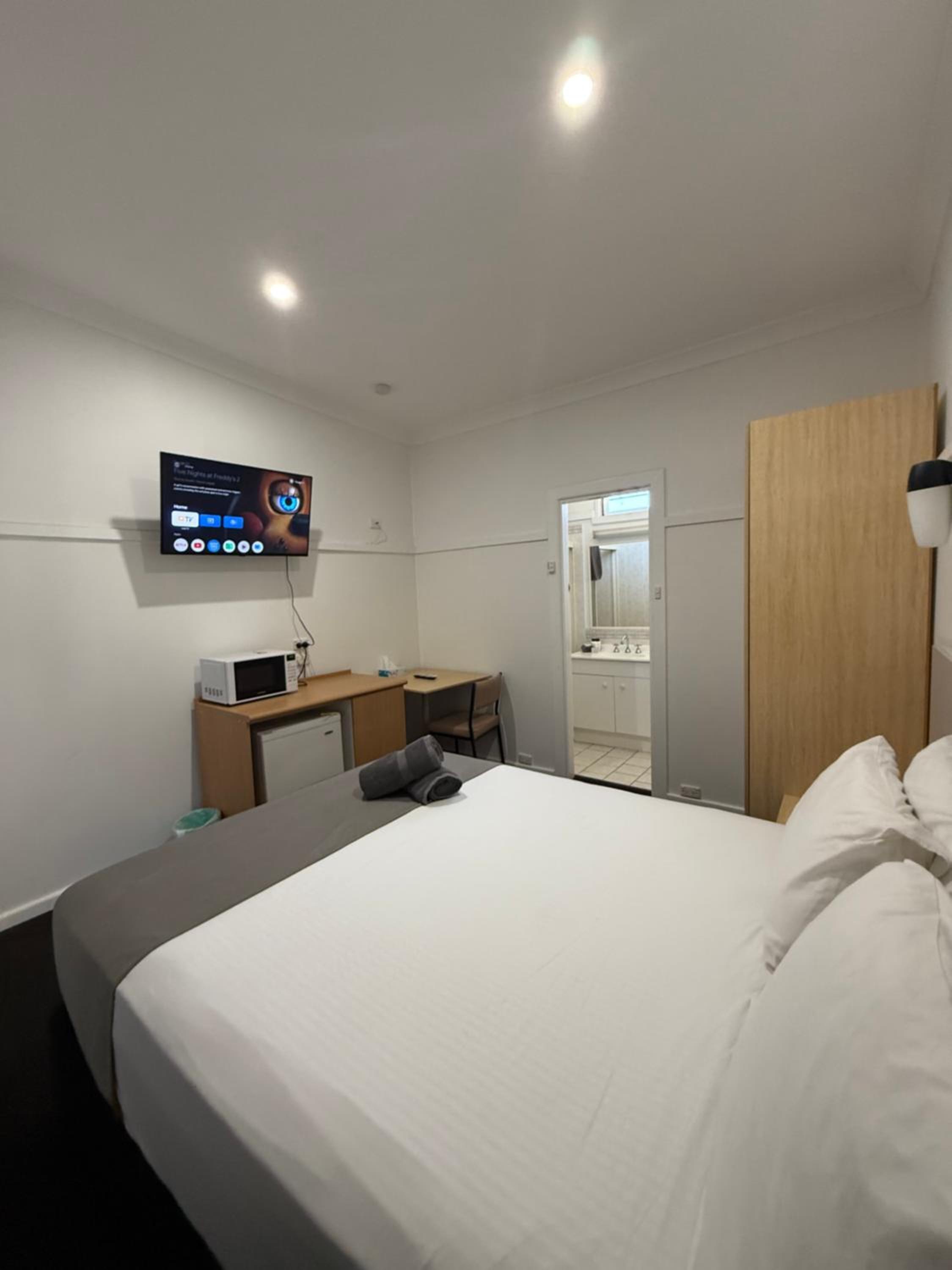 Standard Queen Room photo 3