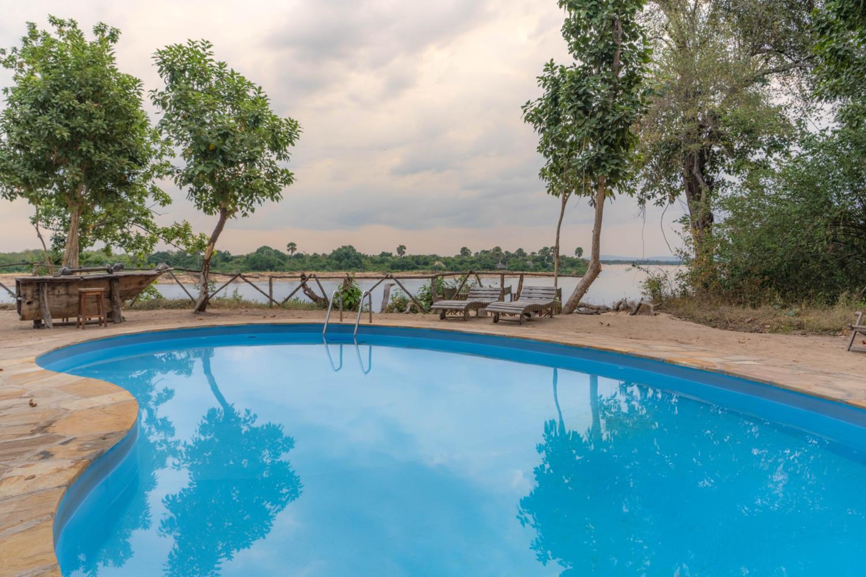Deluxe Double or Twin Room with River View photo 2
