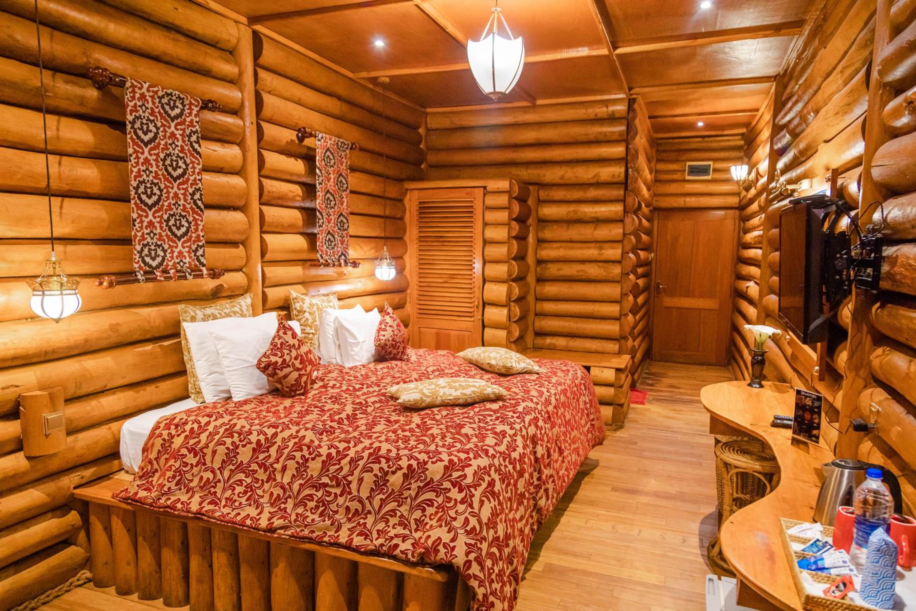 Deluxe Double Room (2 Adults + 1 Child) photo 3