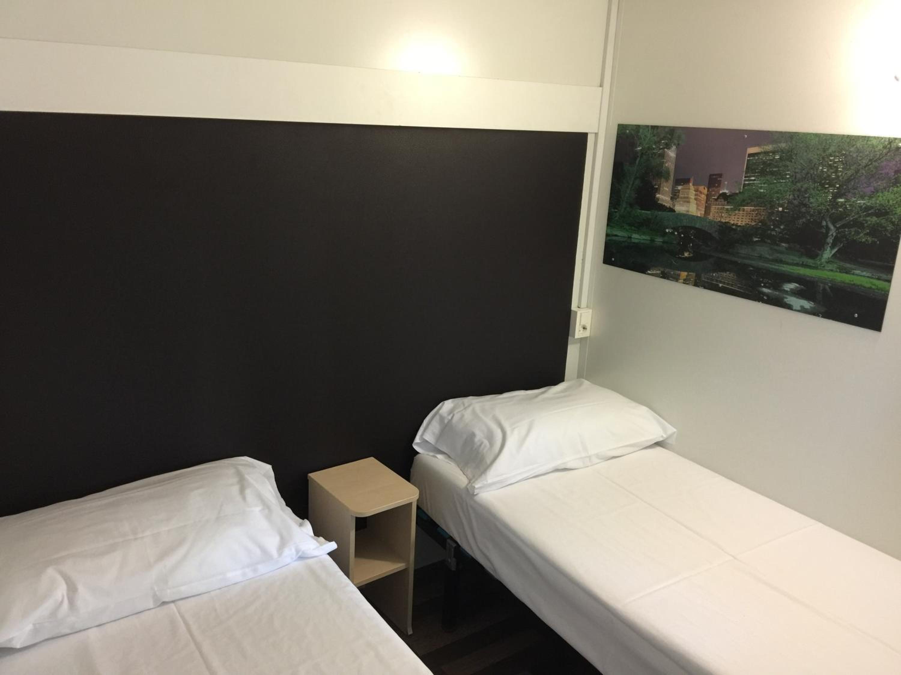Twin Room (2 Adults) thumbnail 6