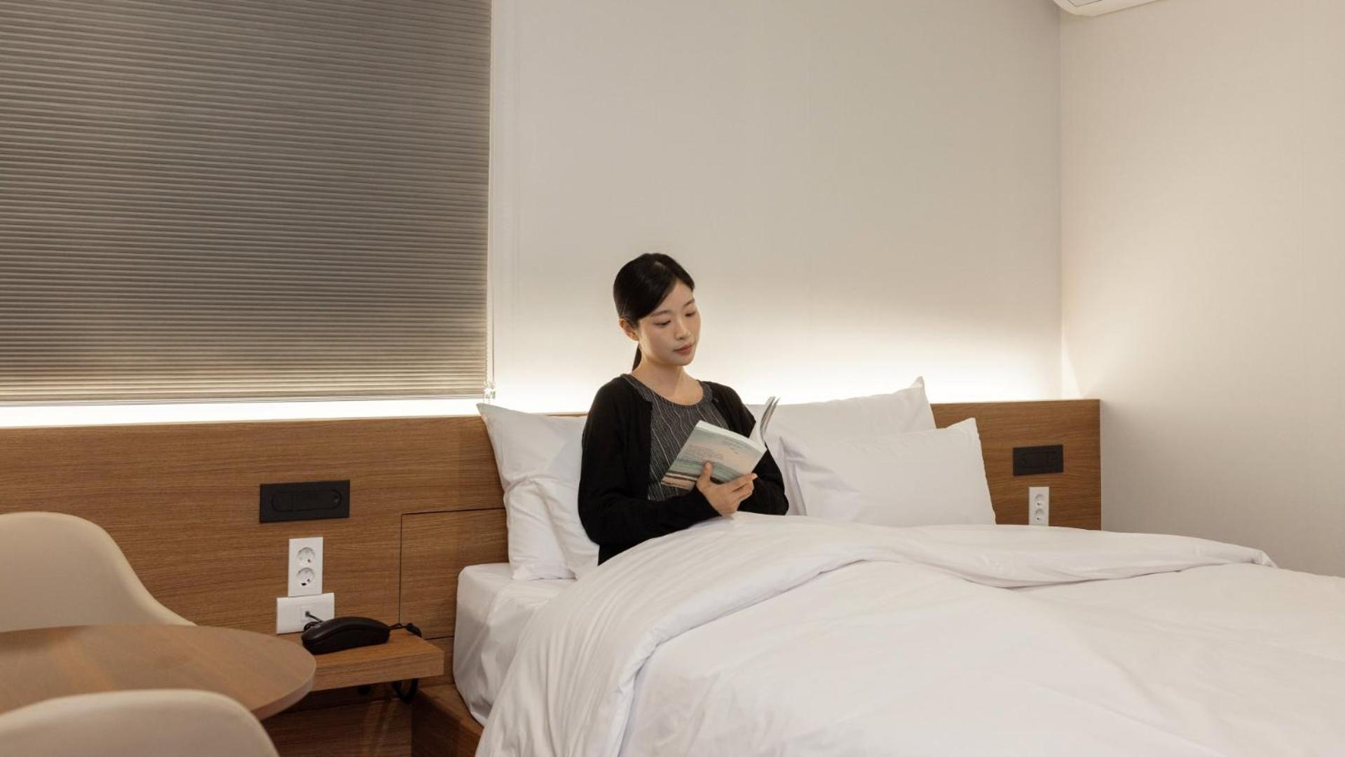 Dongbaek Standard Double Room photo 3