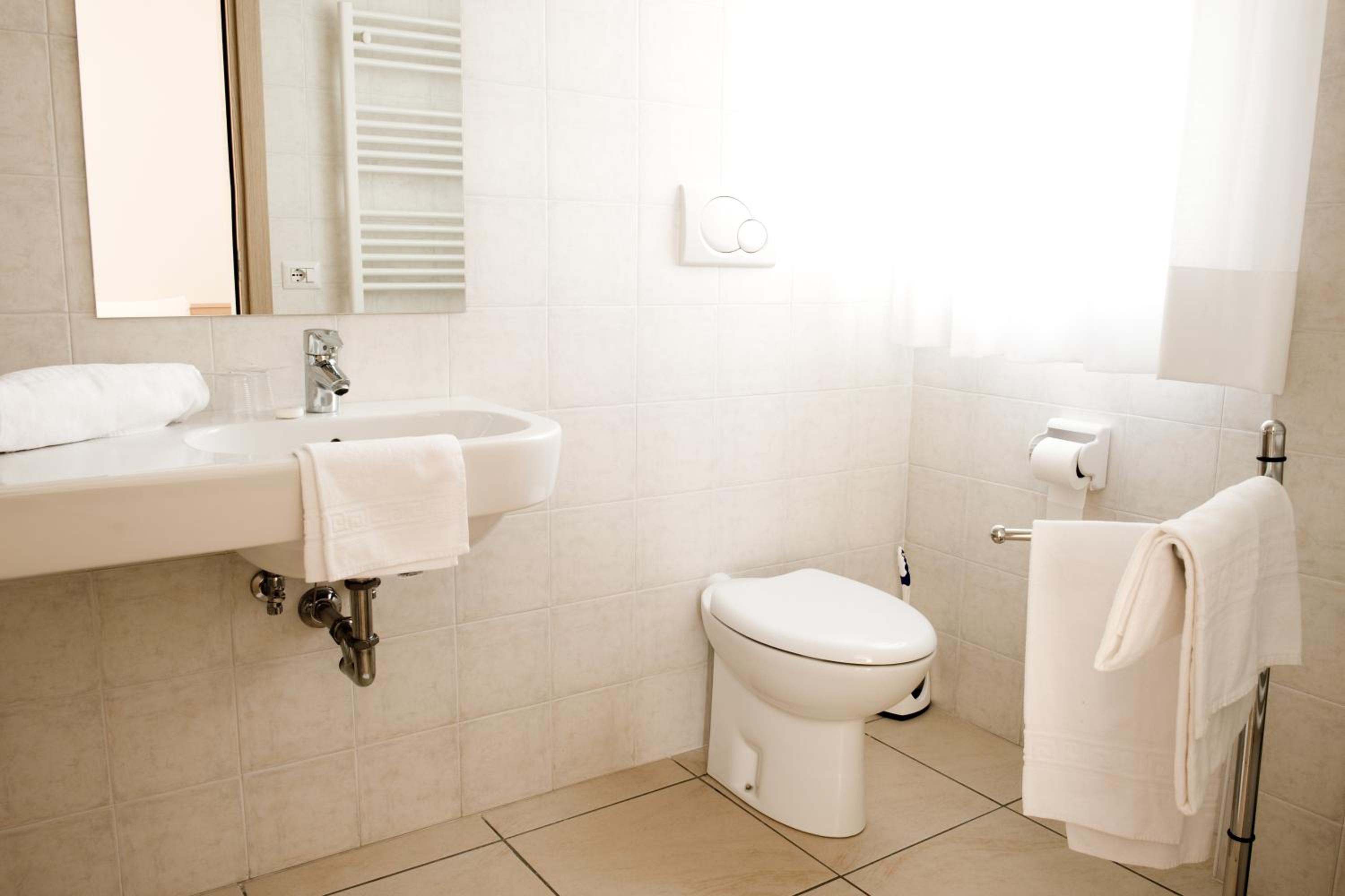Double or Twin Room - Photo 2