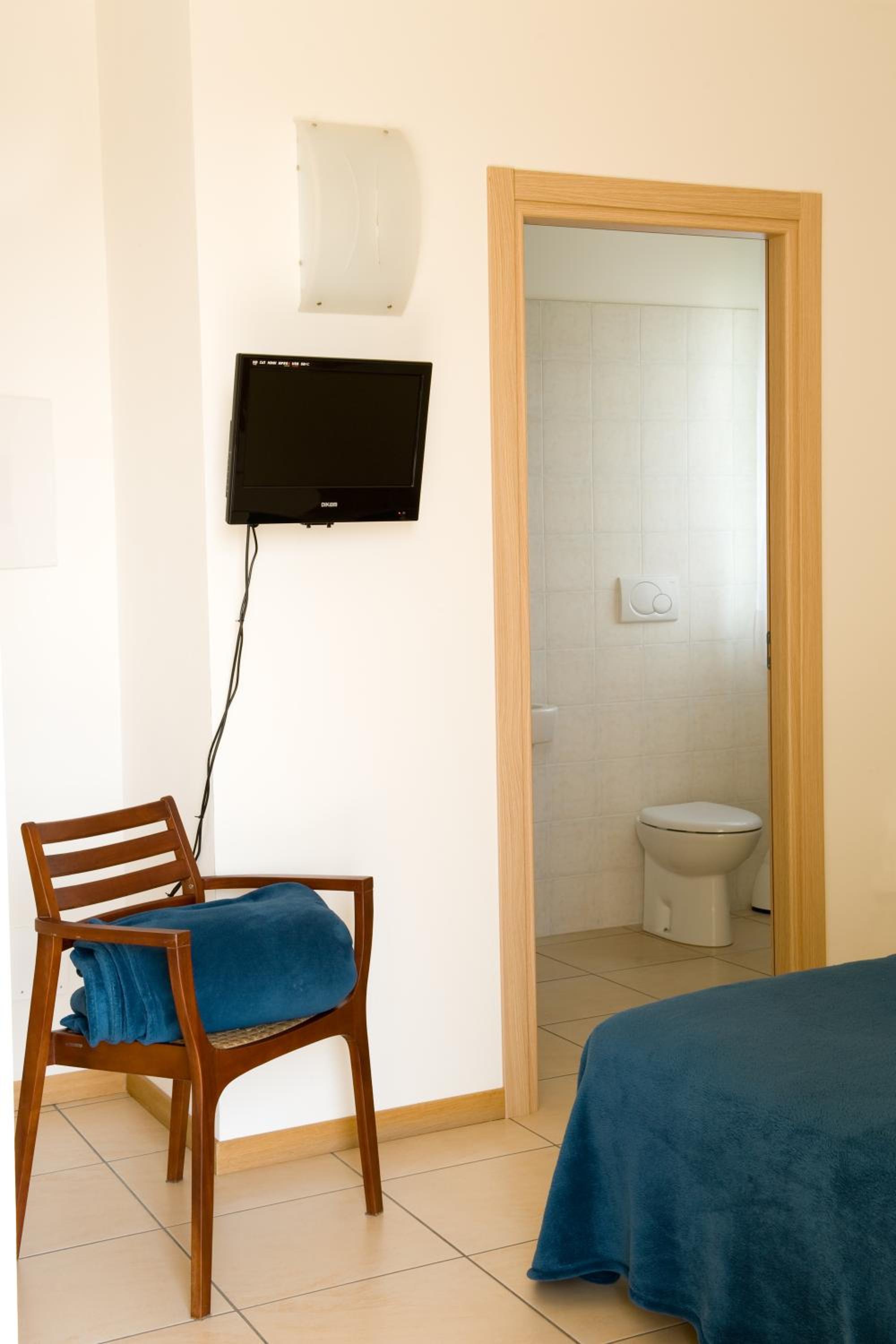 Double or Twin Room - Photo 12