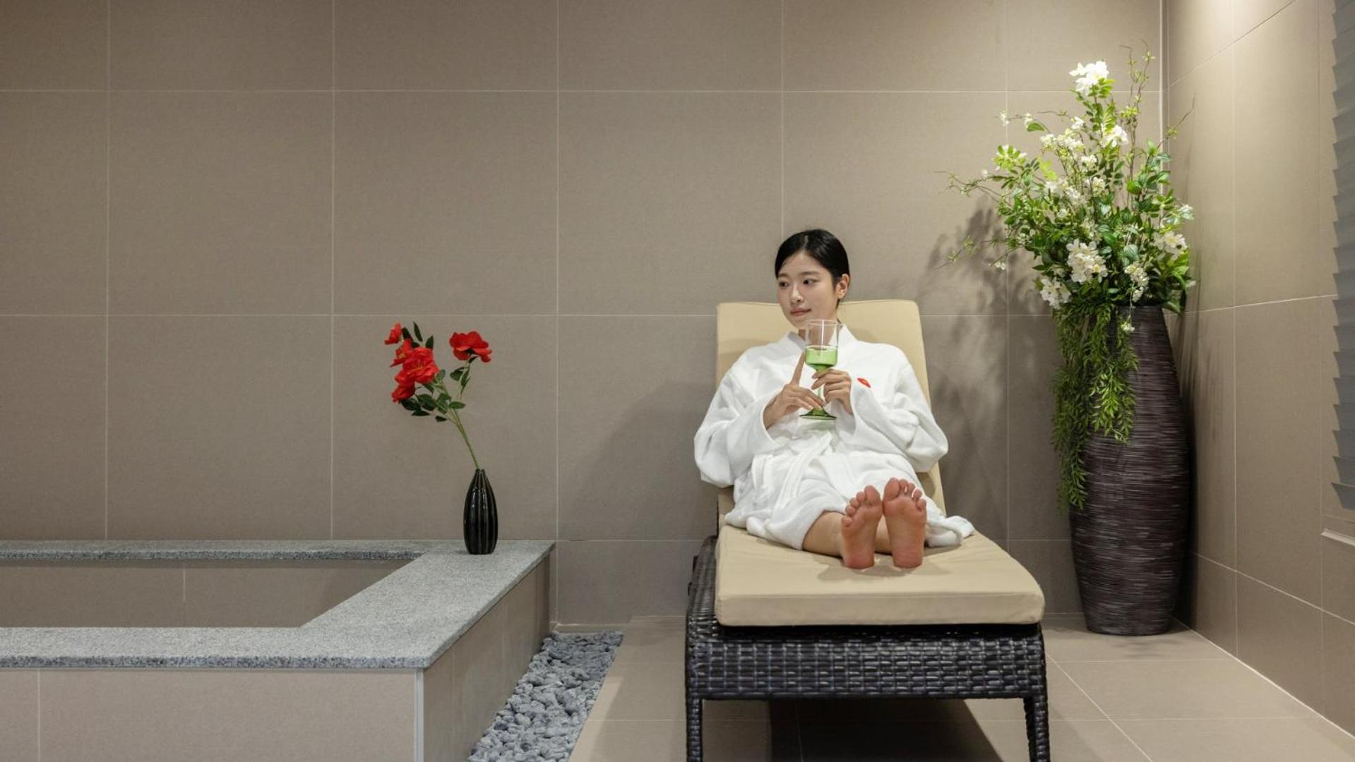 Dongbaek Signature Spa Room photo 3