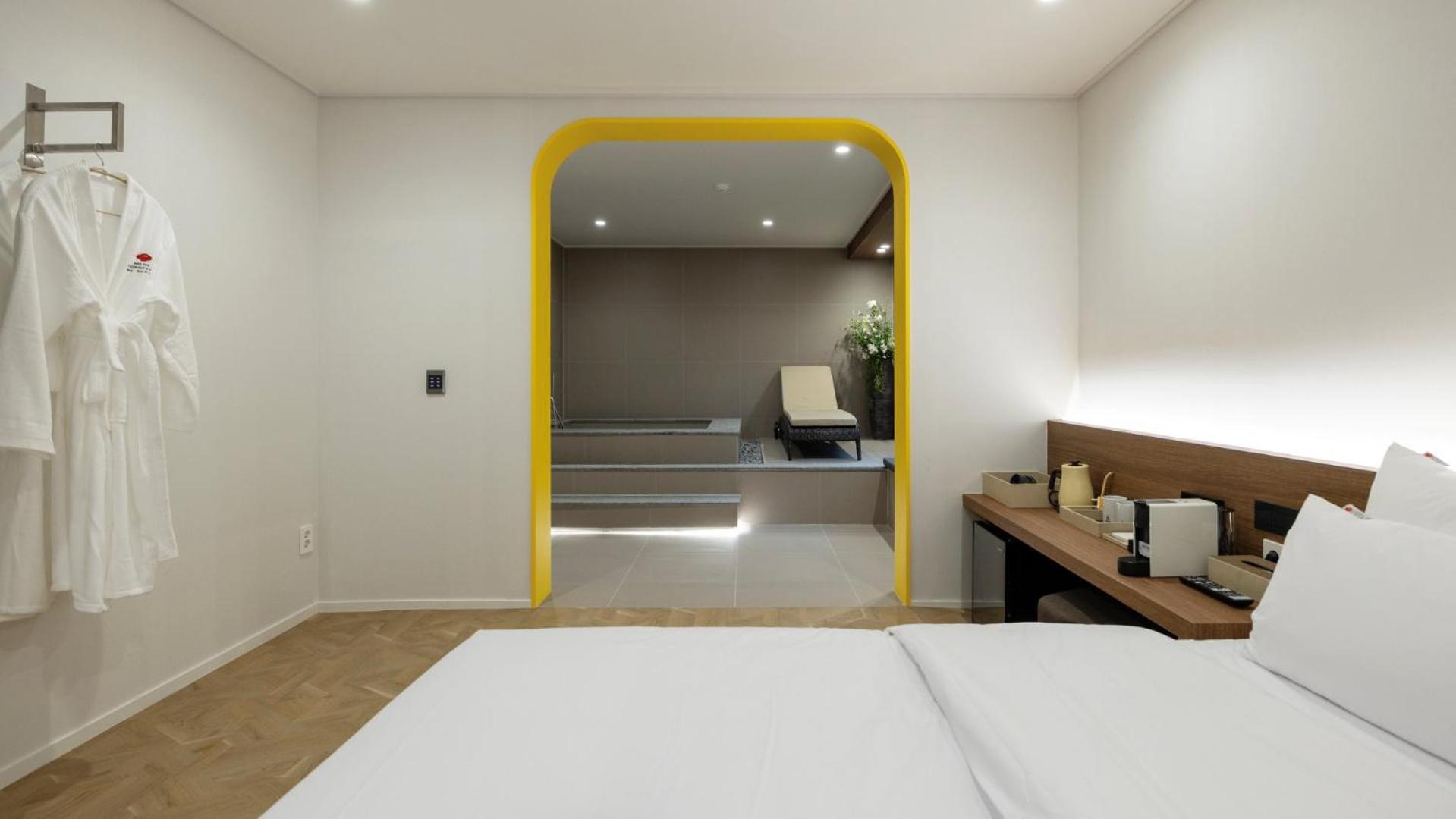 Dongbaek Signature Spa Room photo 2
