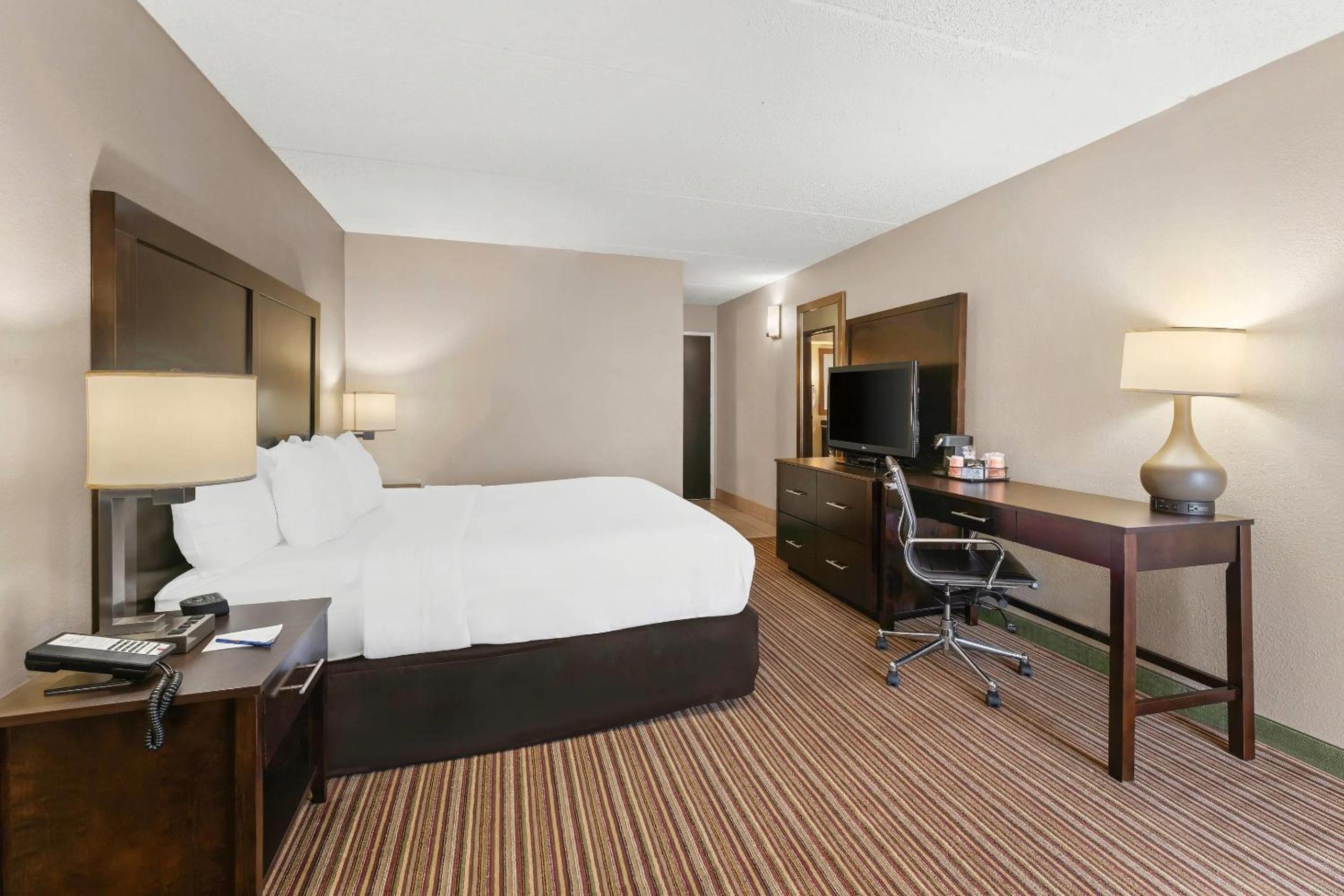 King Room - Non-Smoking - Photo 1