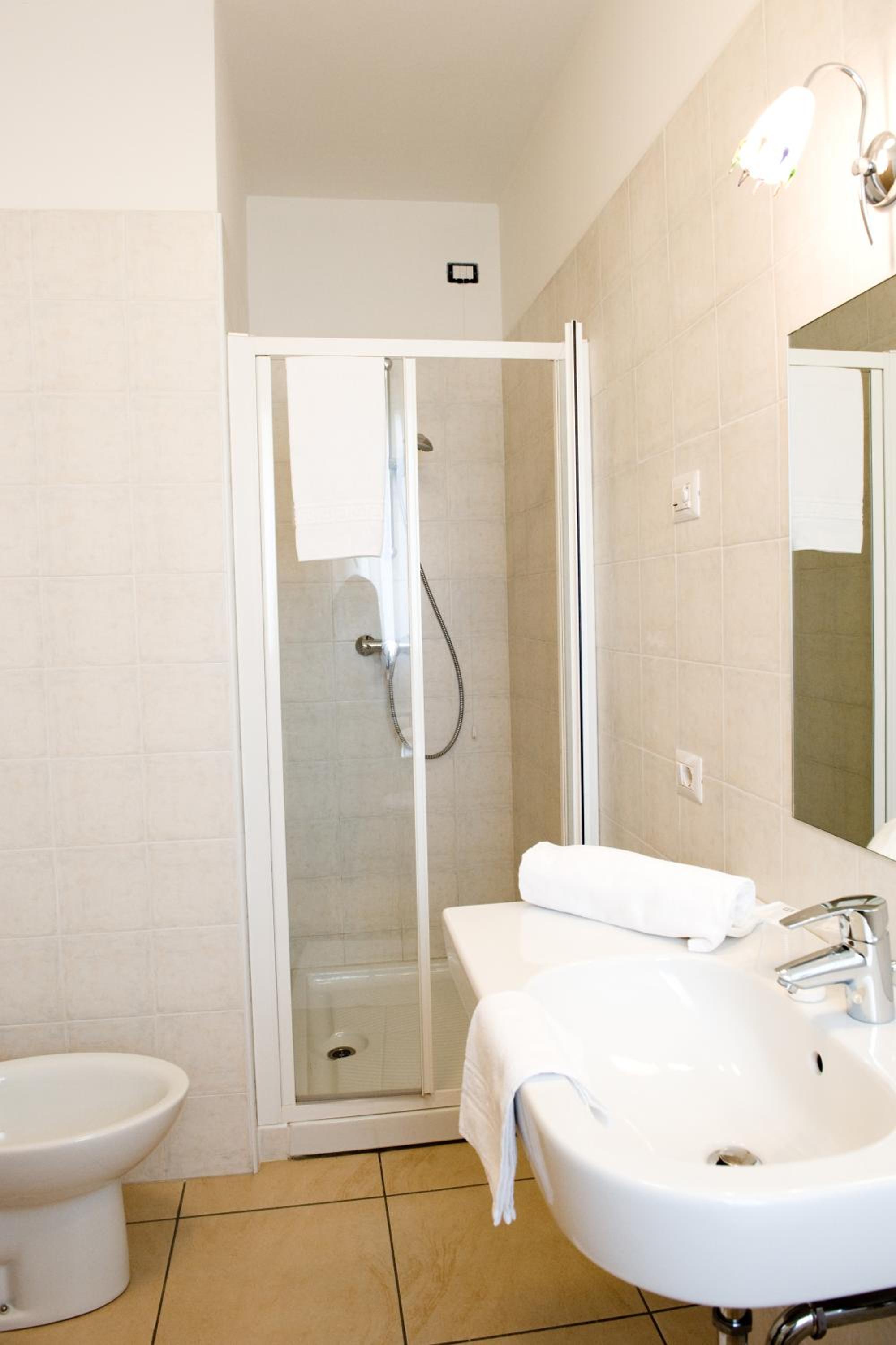 Double or Twin Room - Photo 18