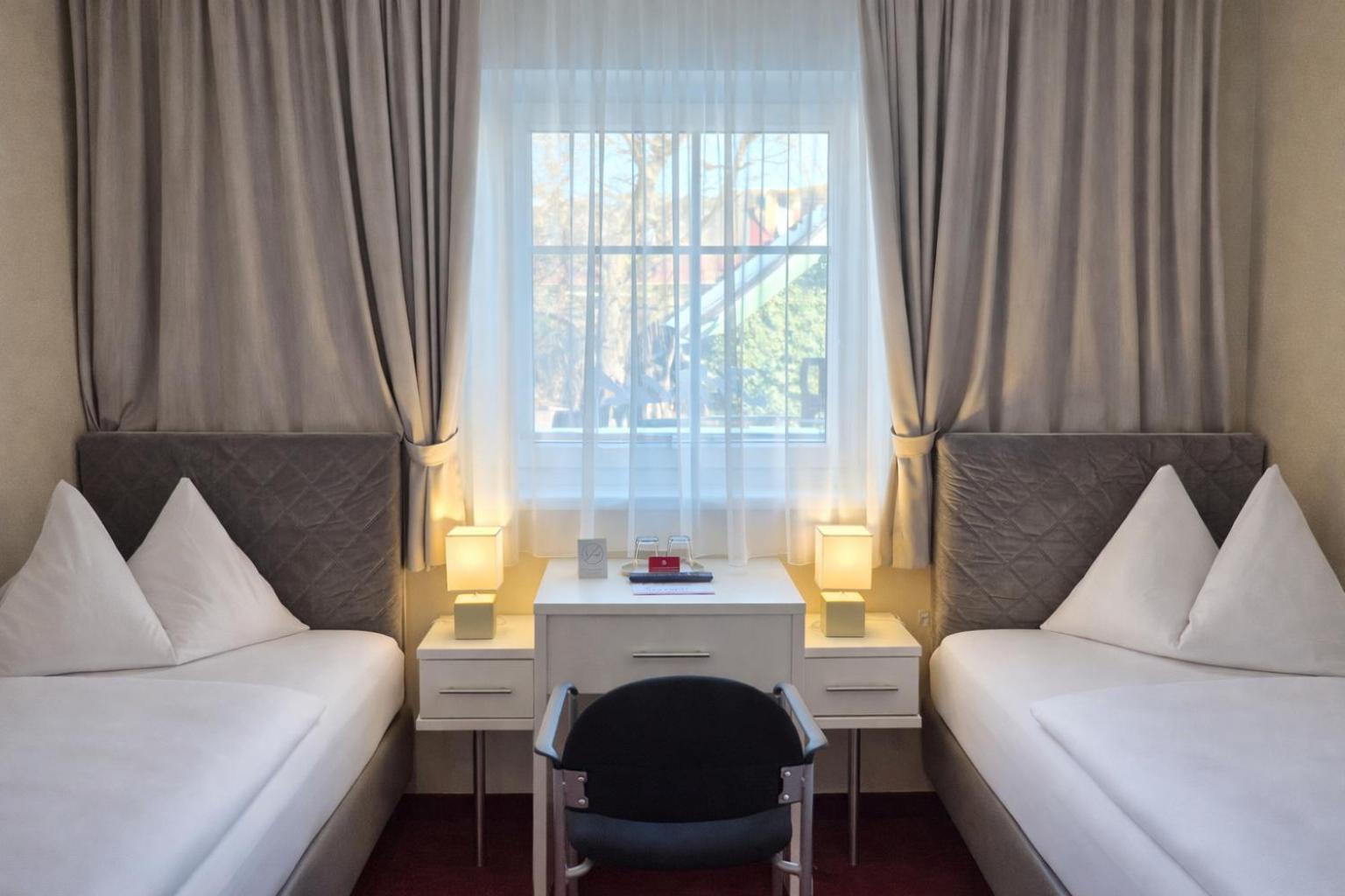 Small Twin Room photo 1