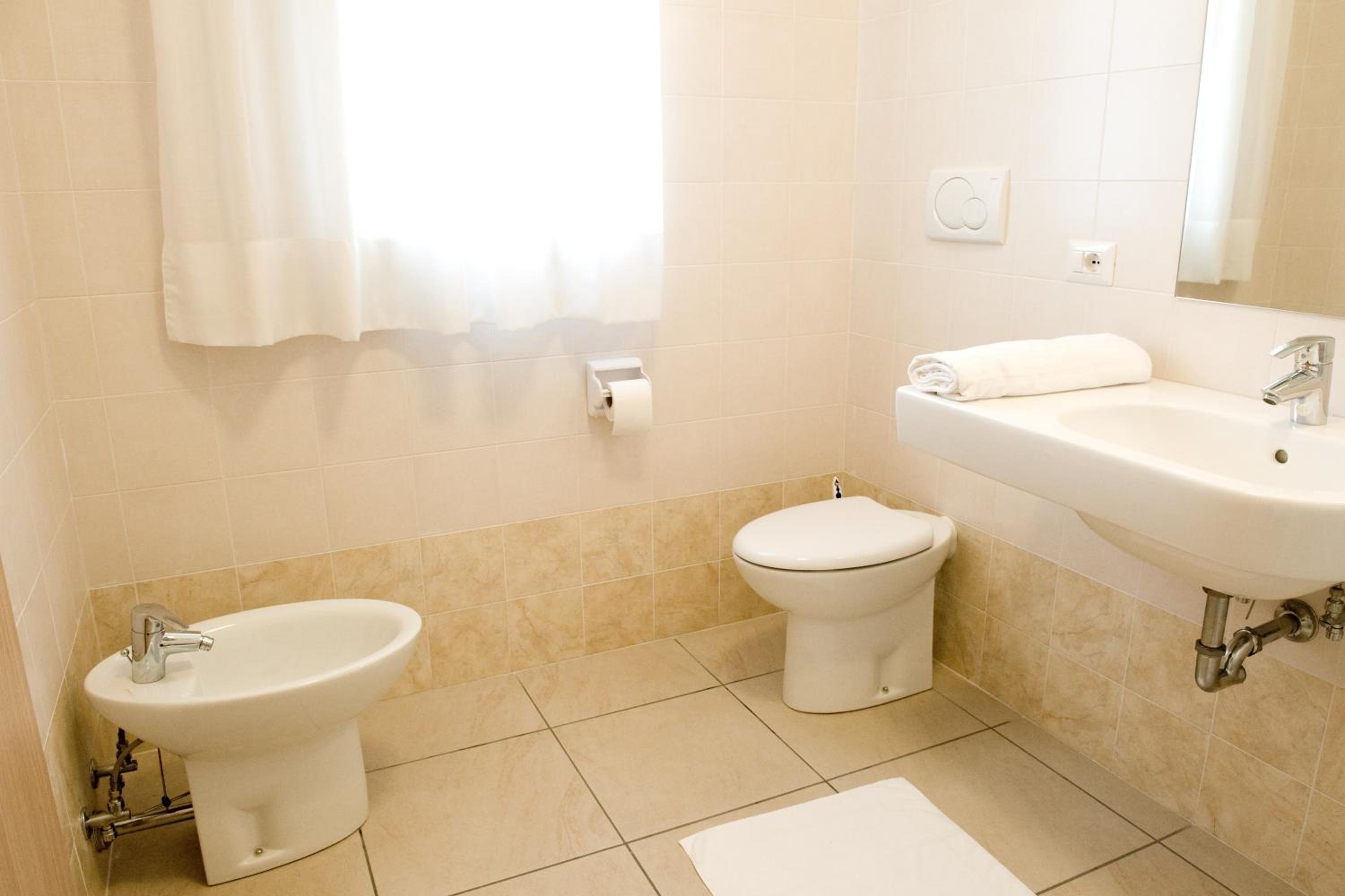 Double or Twin Room - Photo 3