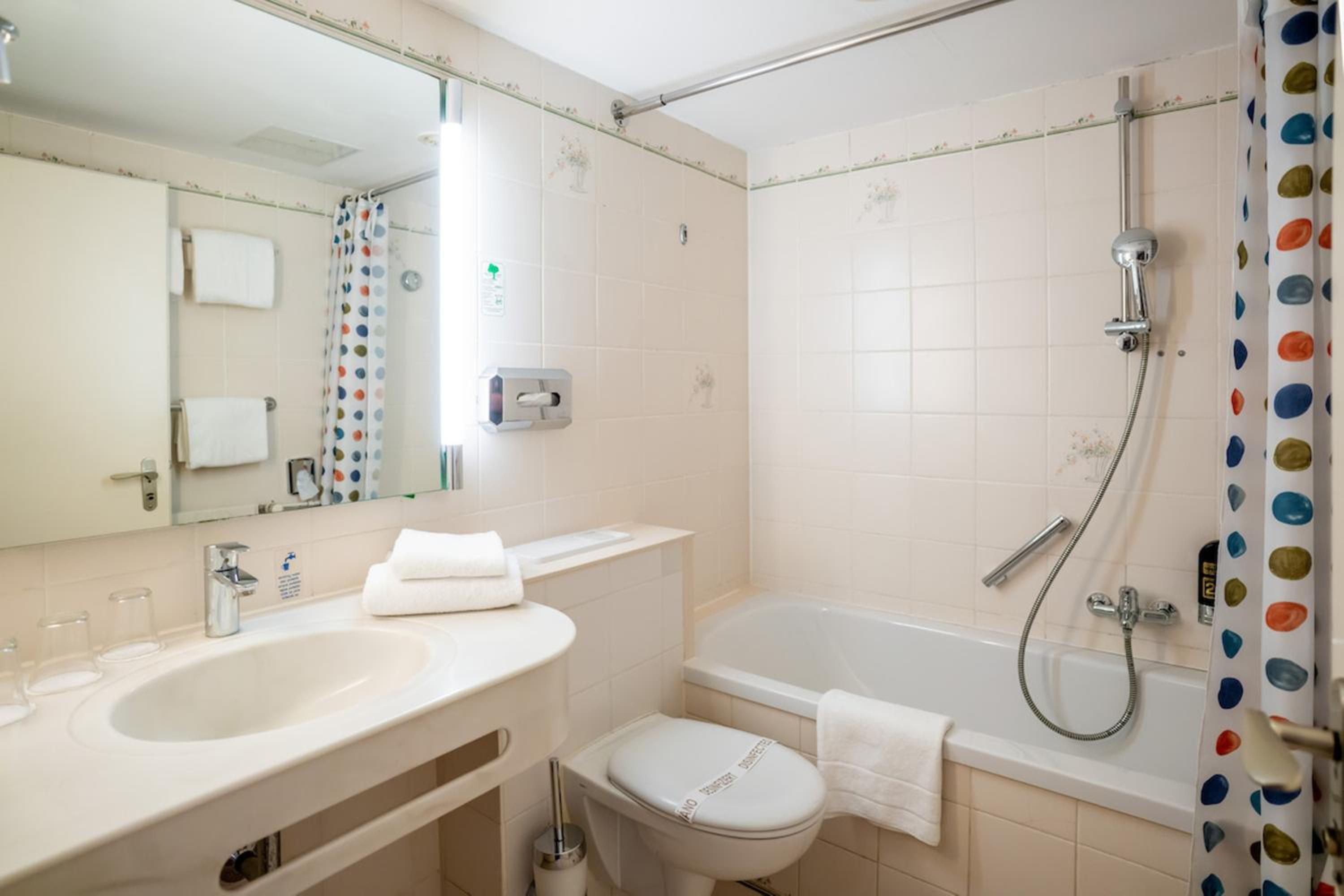 Quadruple Room (no air-condition) - Photo 2