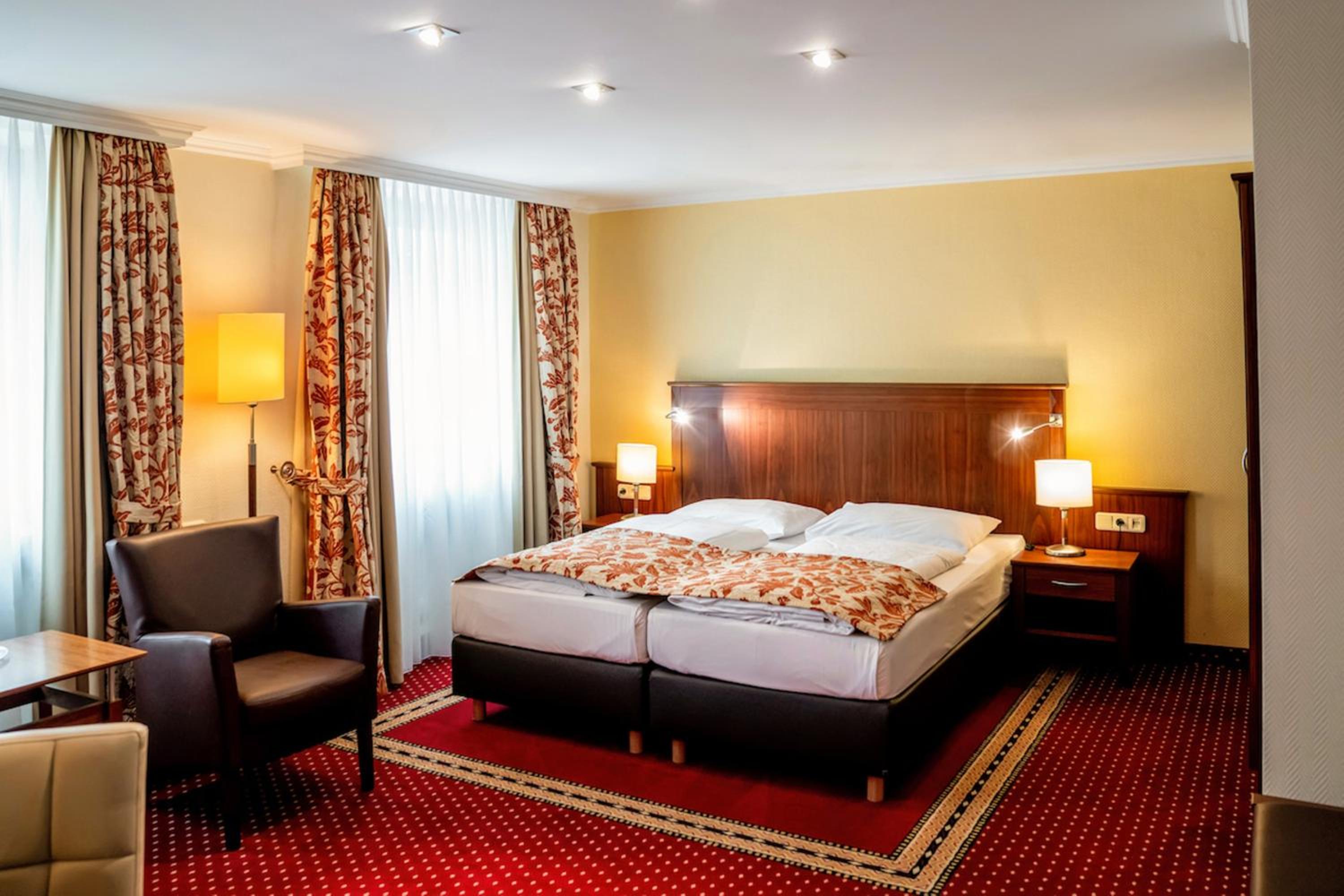 Quadruple Room (no air-condition) - Photo 3