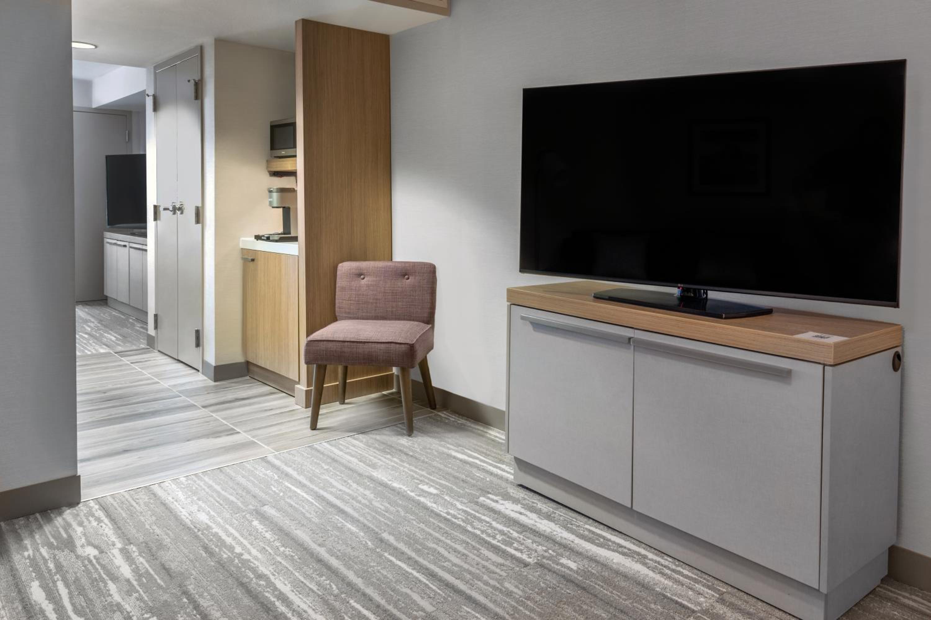 Junior King Suite with Peloton Bike - Photo 3