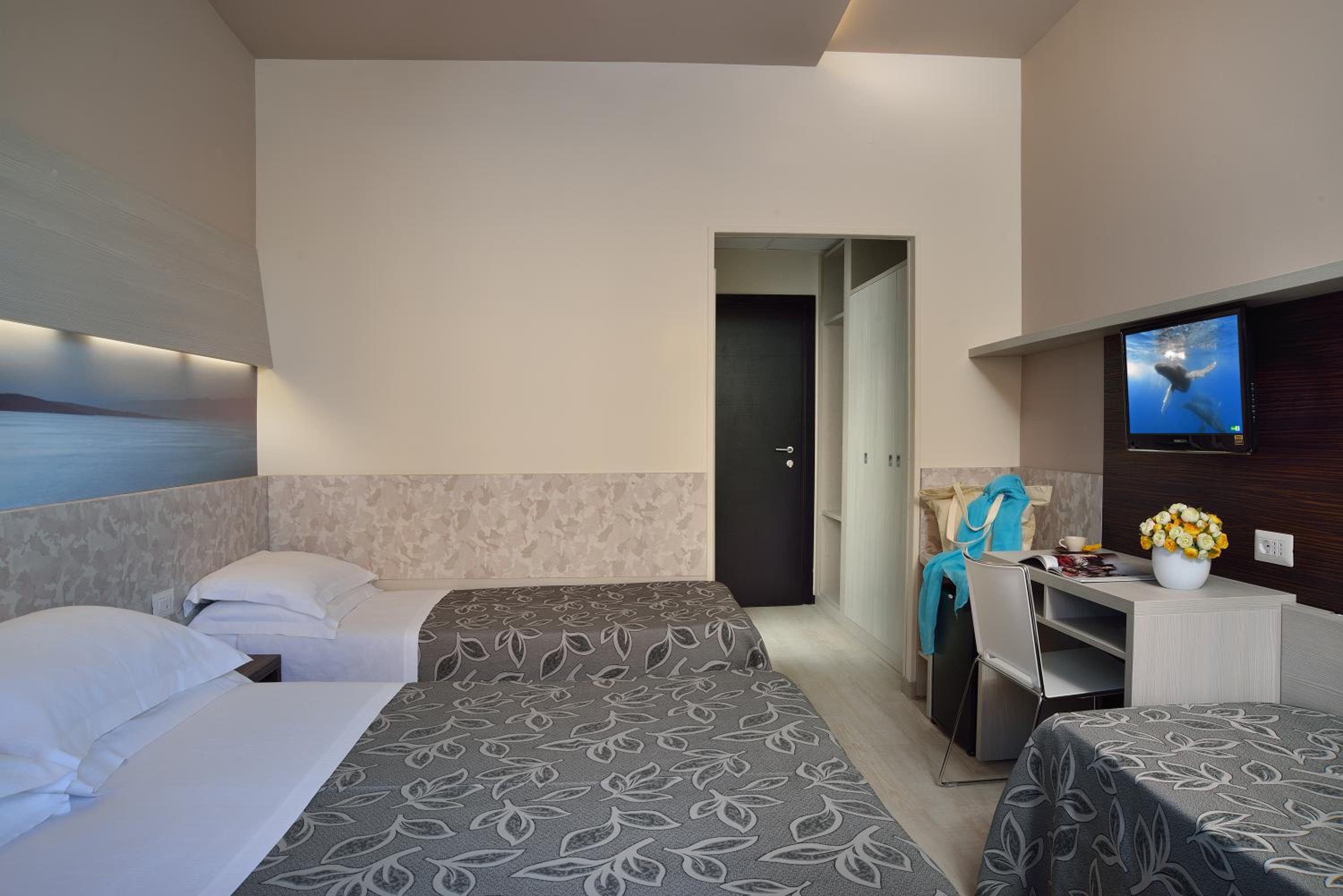 Quadruple Room with Lateral Sea View Deluxe photo 1
