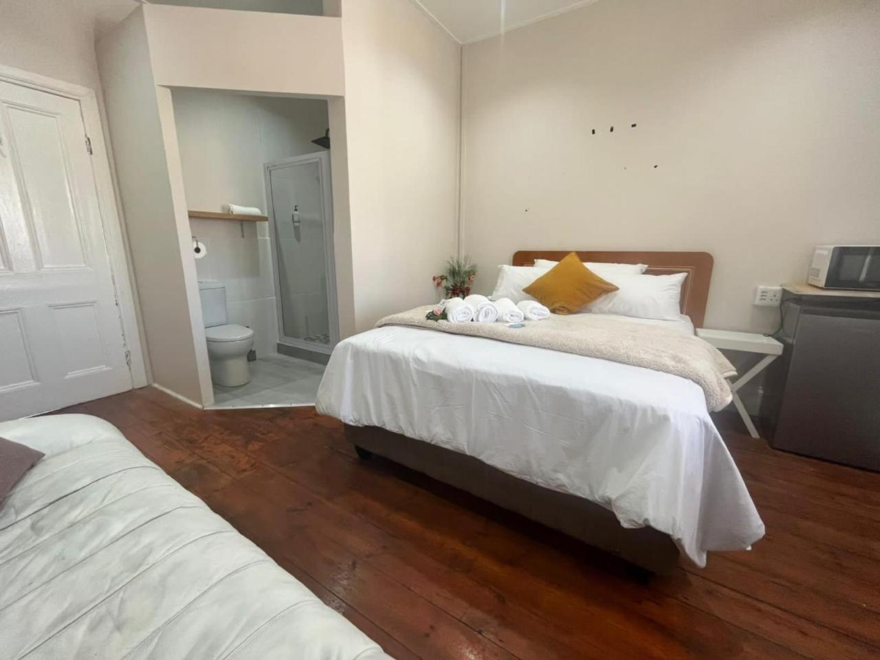 Standard Queen Room photo 1