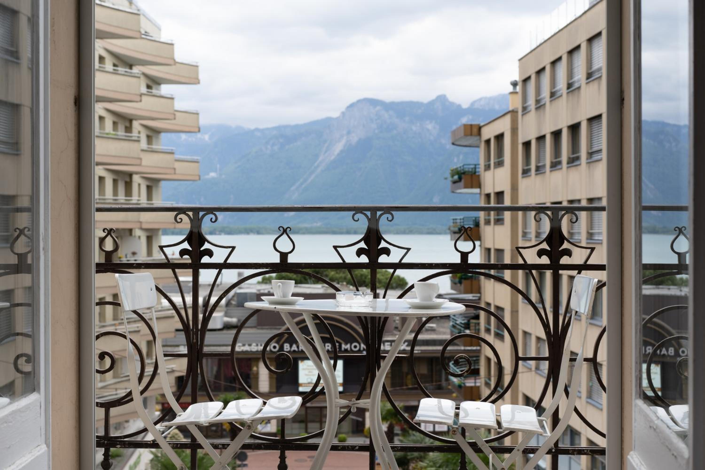 Economy Double Room with Balcony – Lake View photo 3