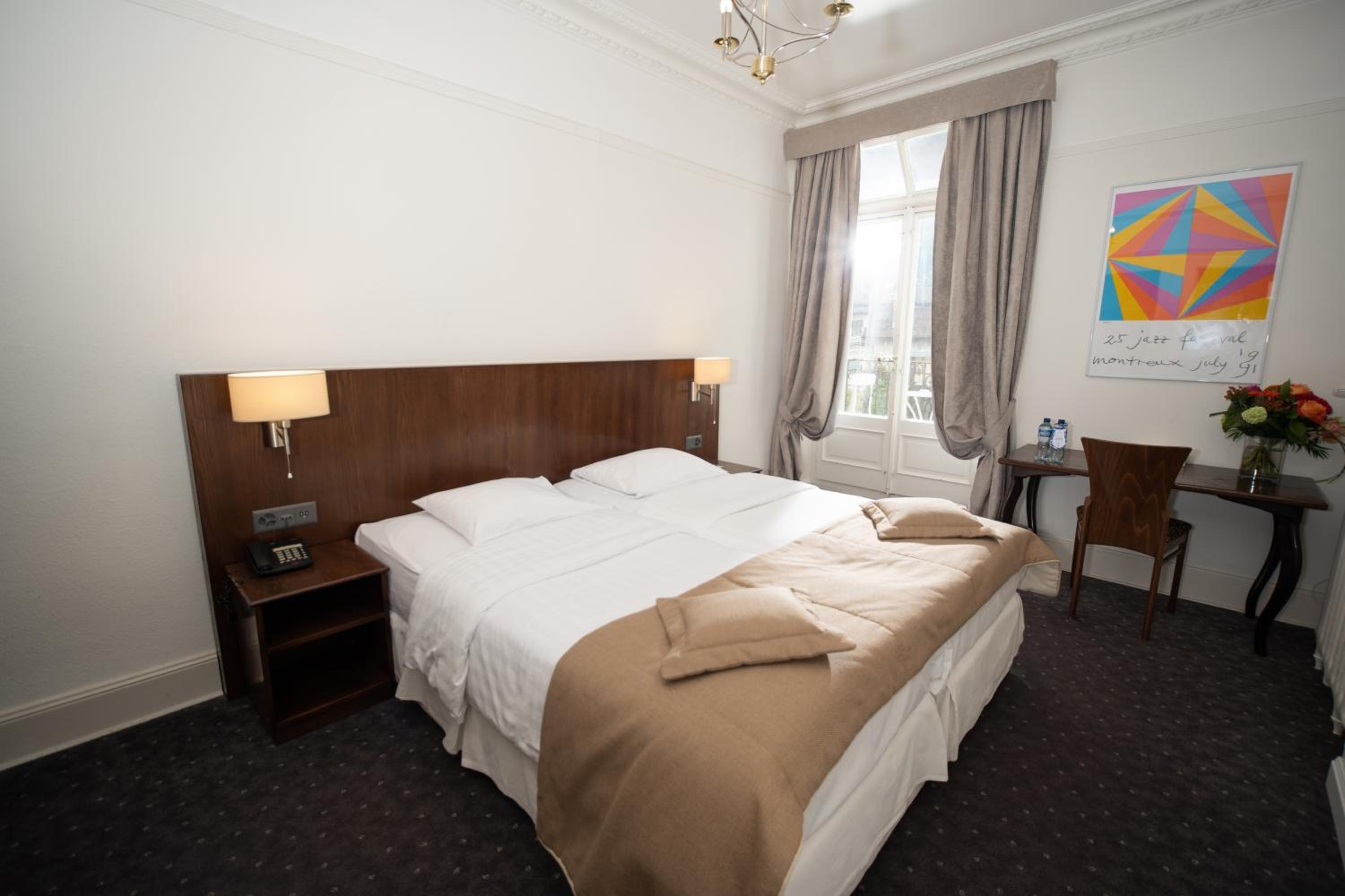 Renovated Double Room with Balcony photo 2