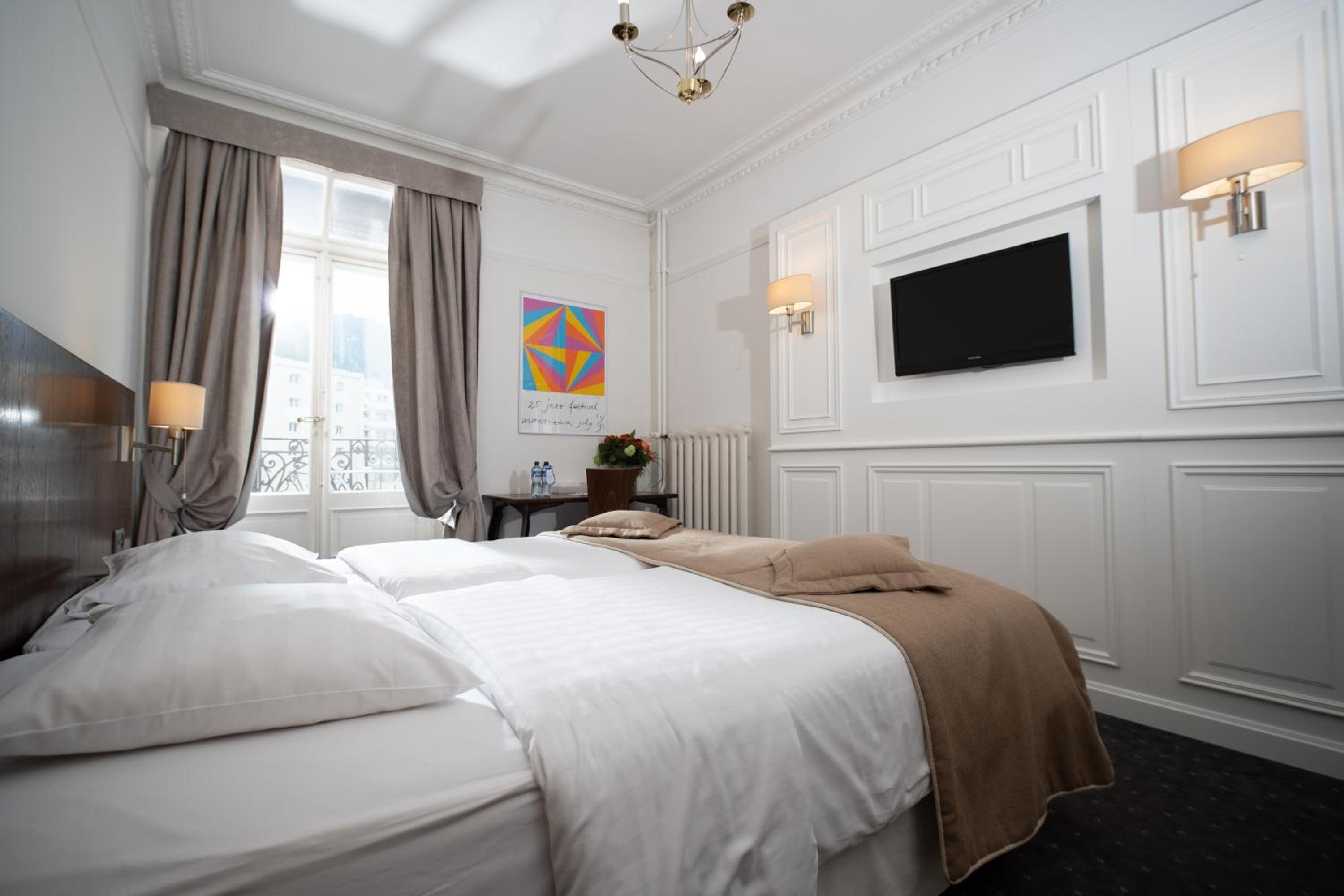 Renovated Double Room with Balcony photo 3
