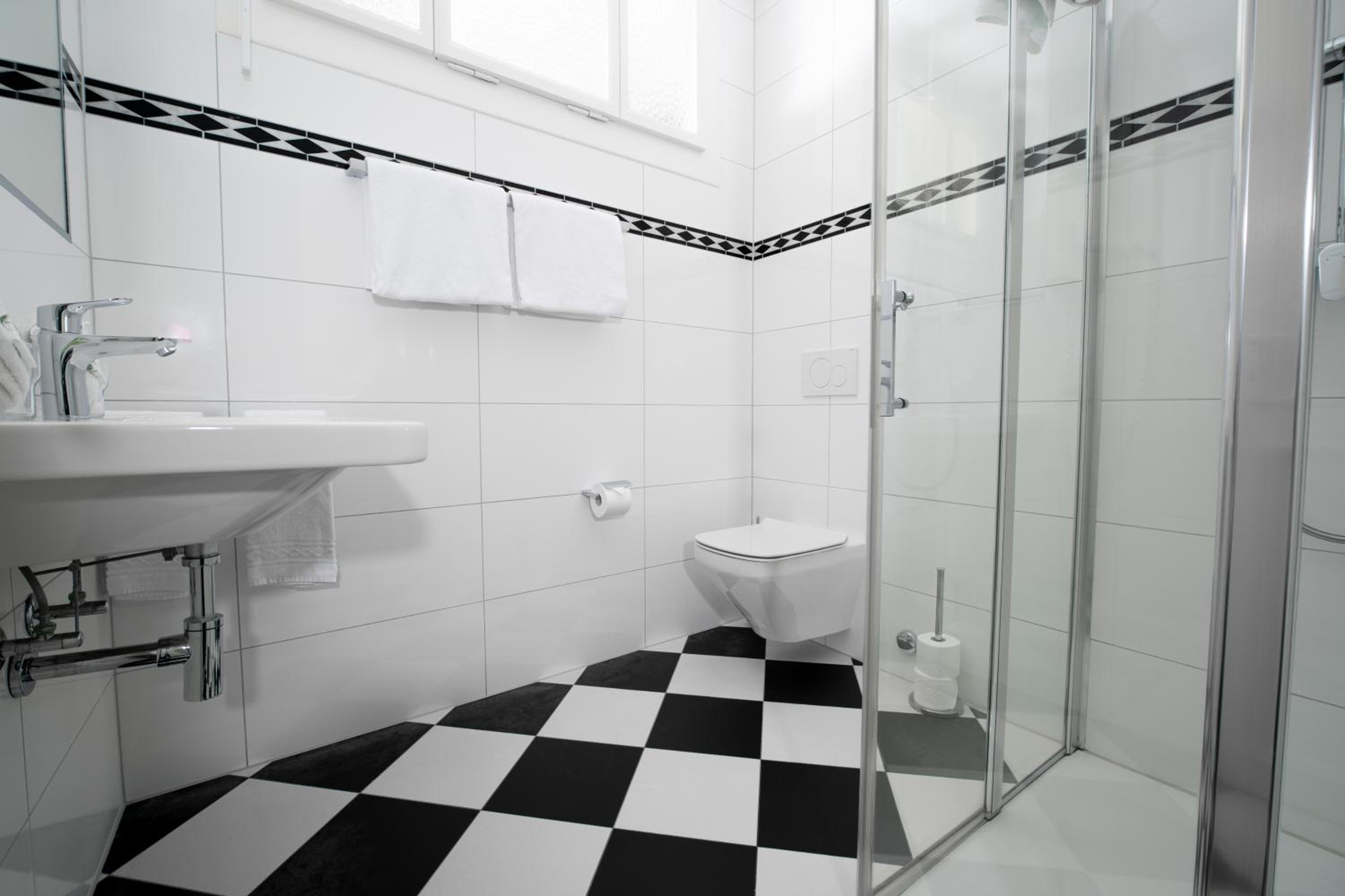 Renovated Double Room with Balcony photo 3
