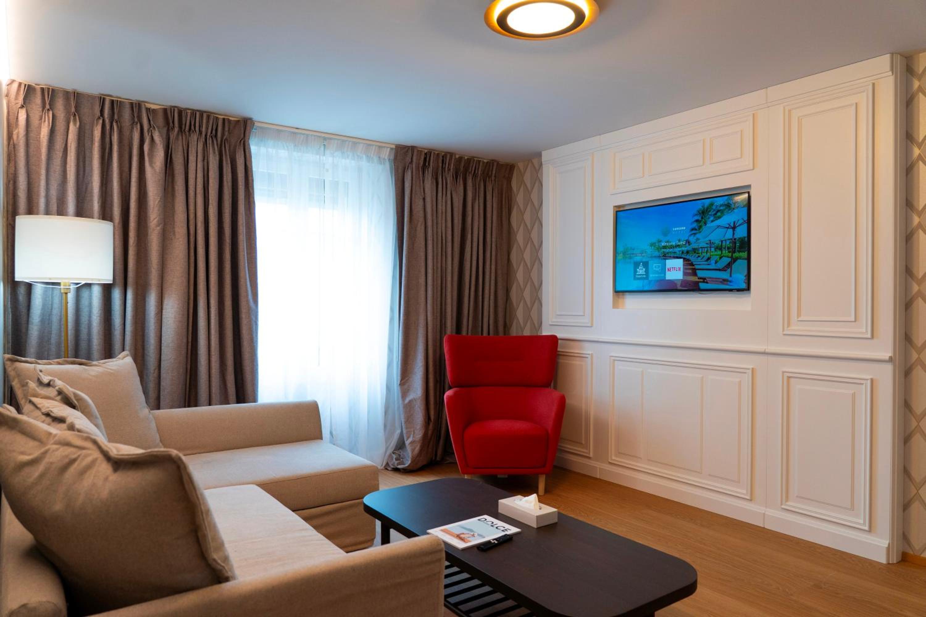 Royal Suite Lake View photo 2