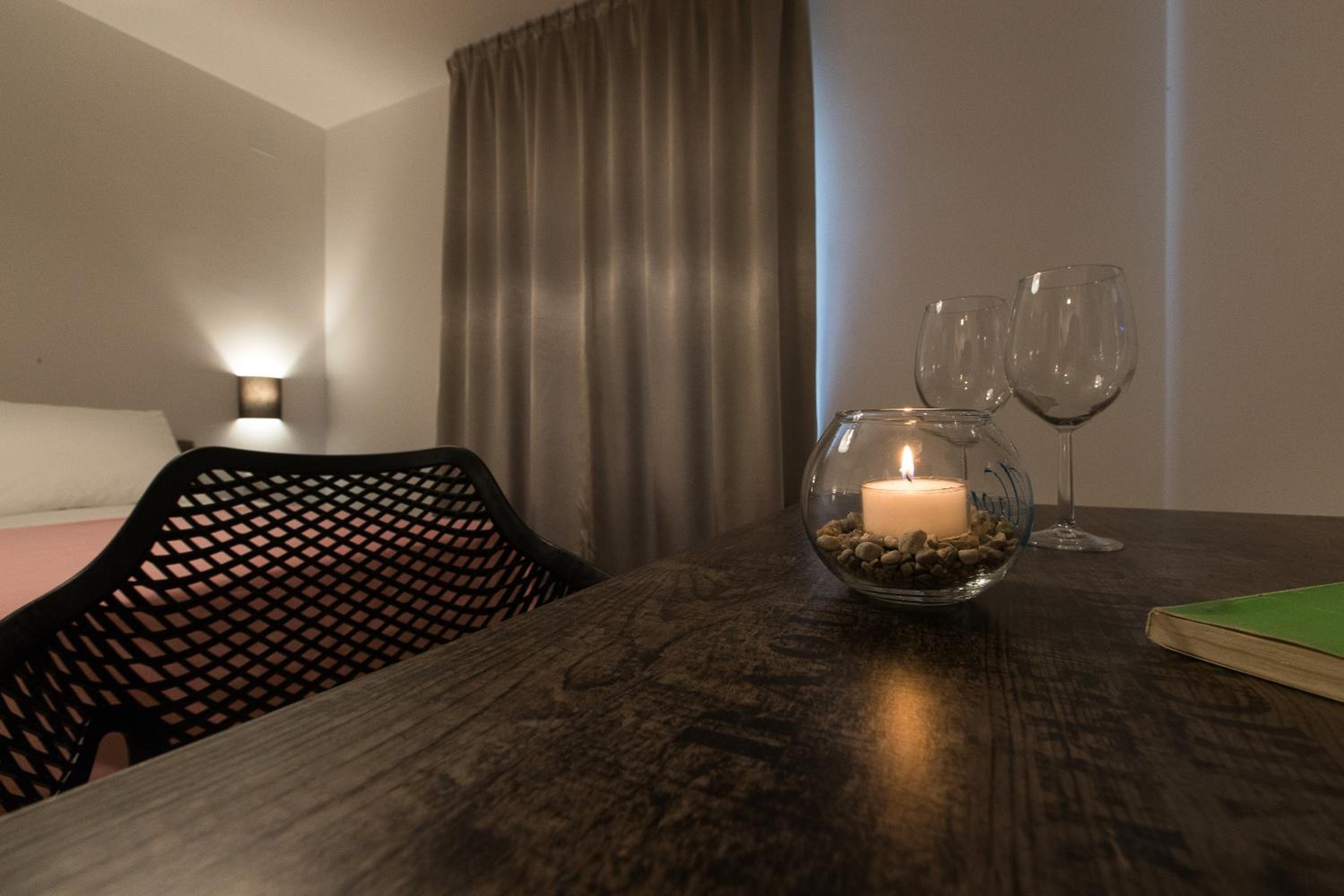 Double Room with City View - Photo 11