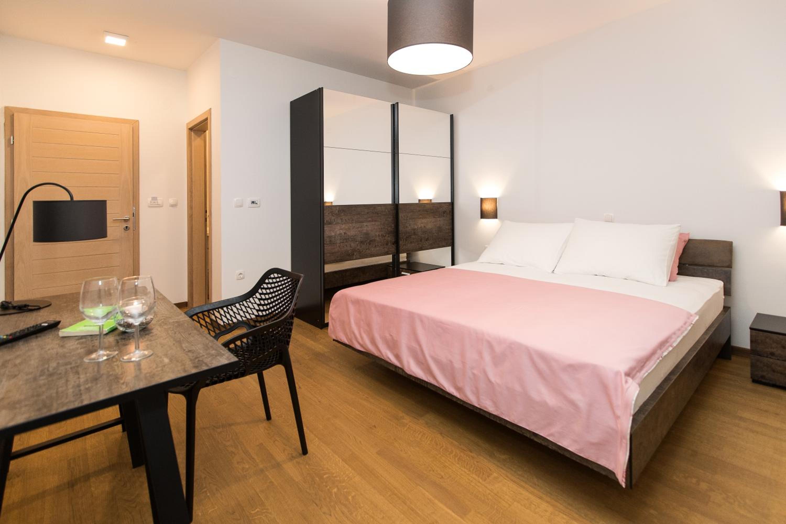 Double Room with City View - Photo 12