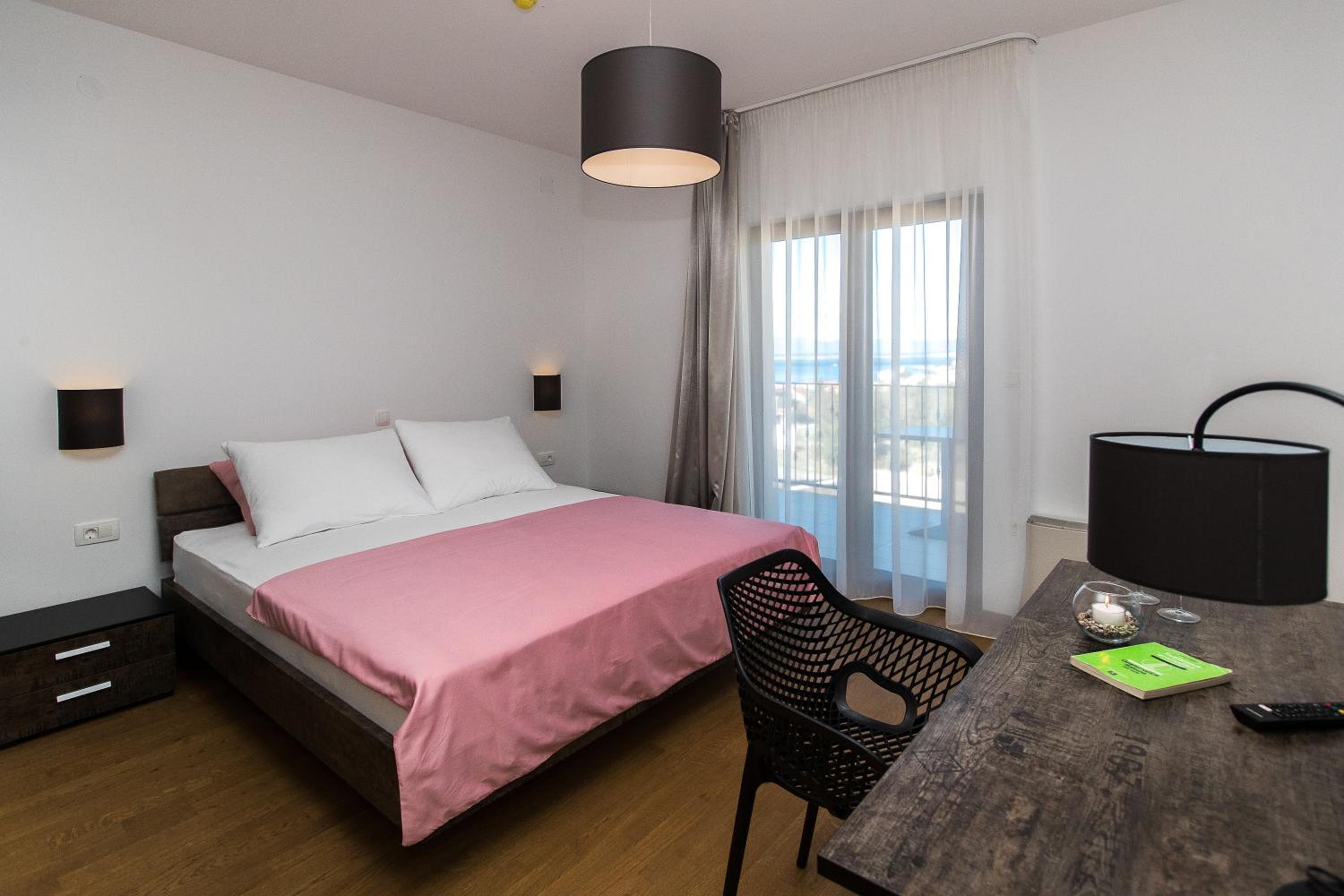 Double Room with City View - Photo 9