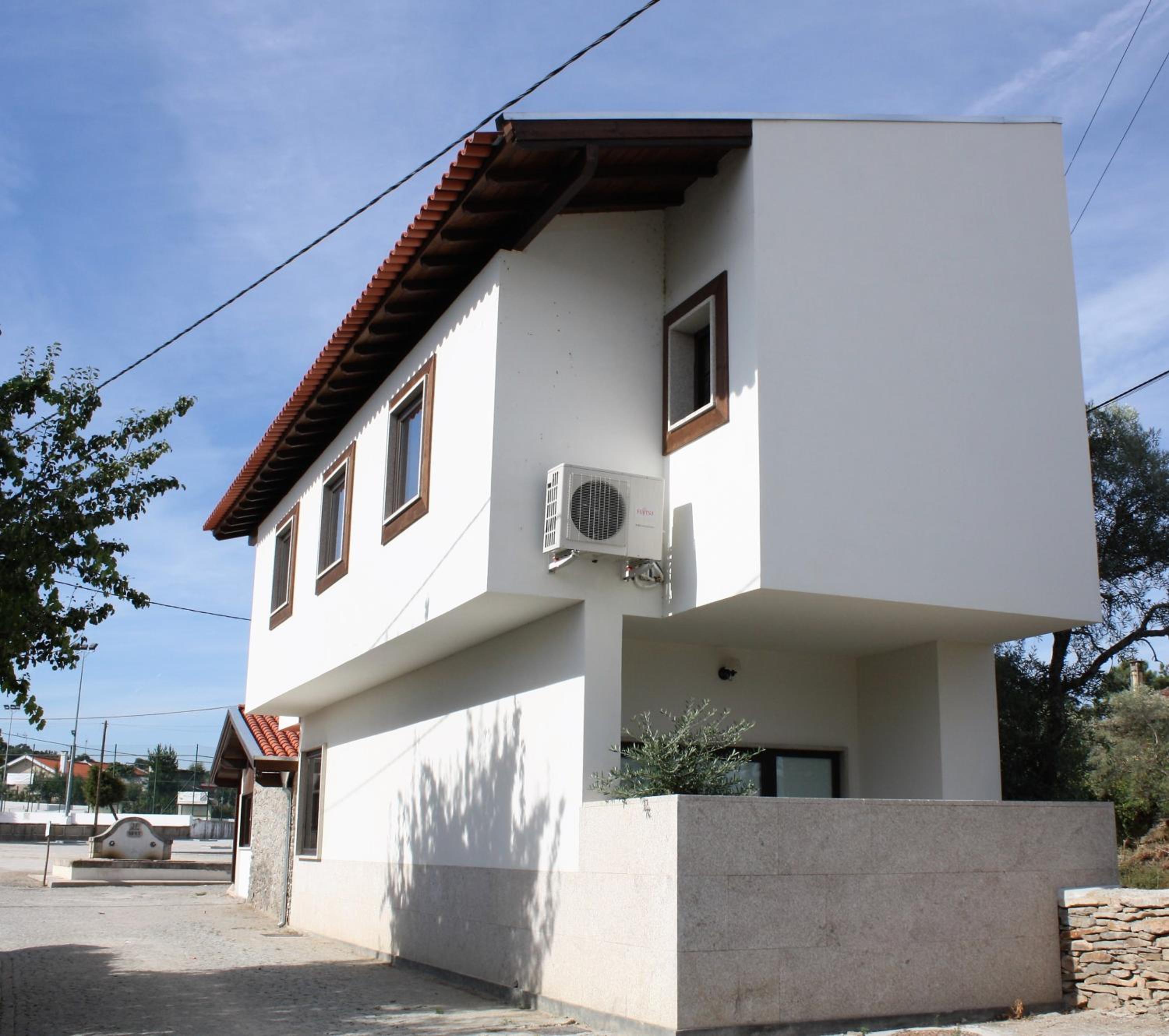 Three-Bedroom House photo 3