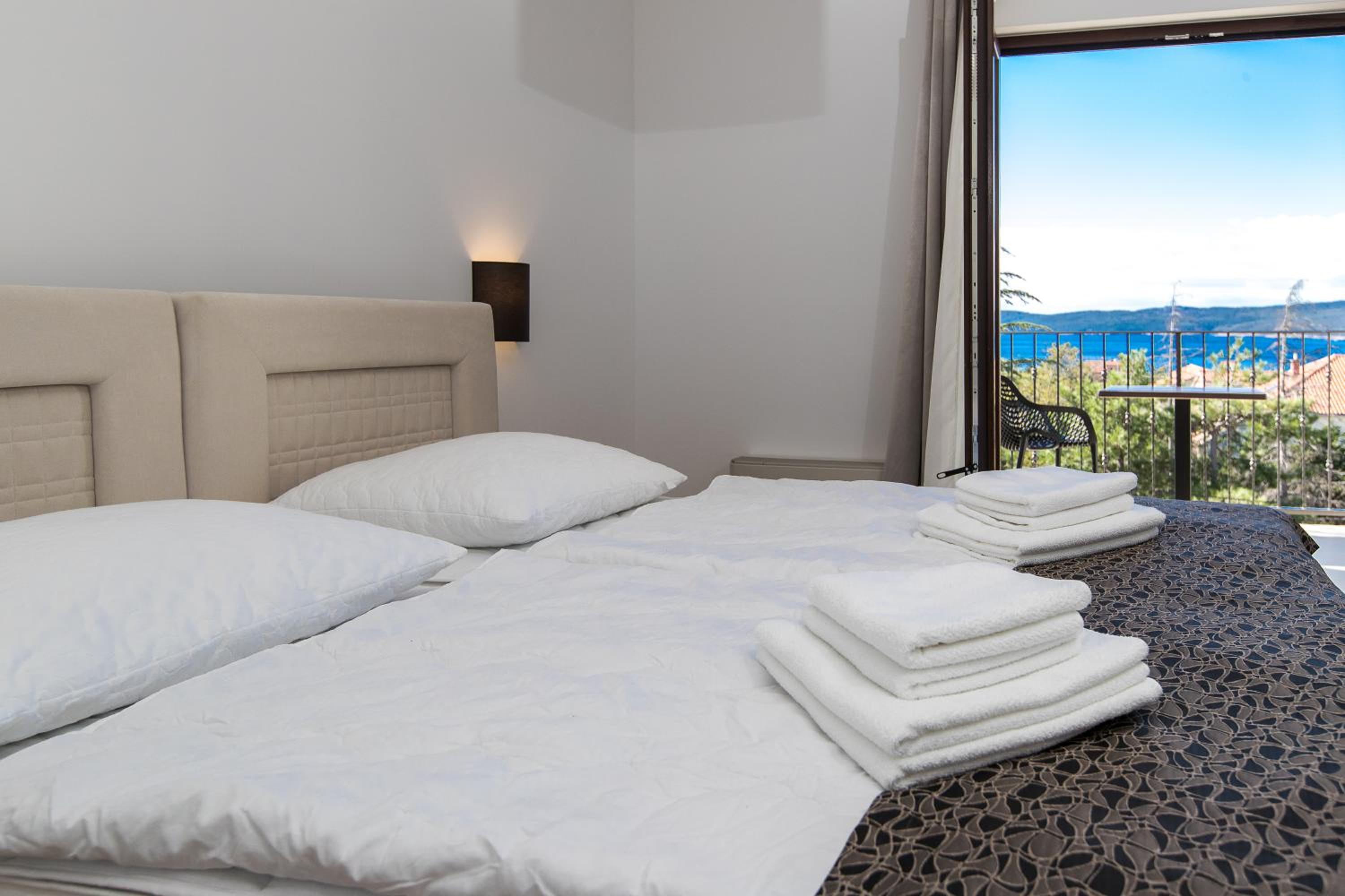 Deluxe Double Room with Balcony and Sea View - Photo 18