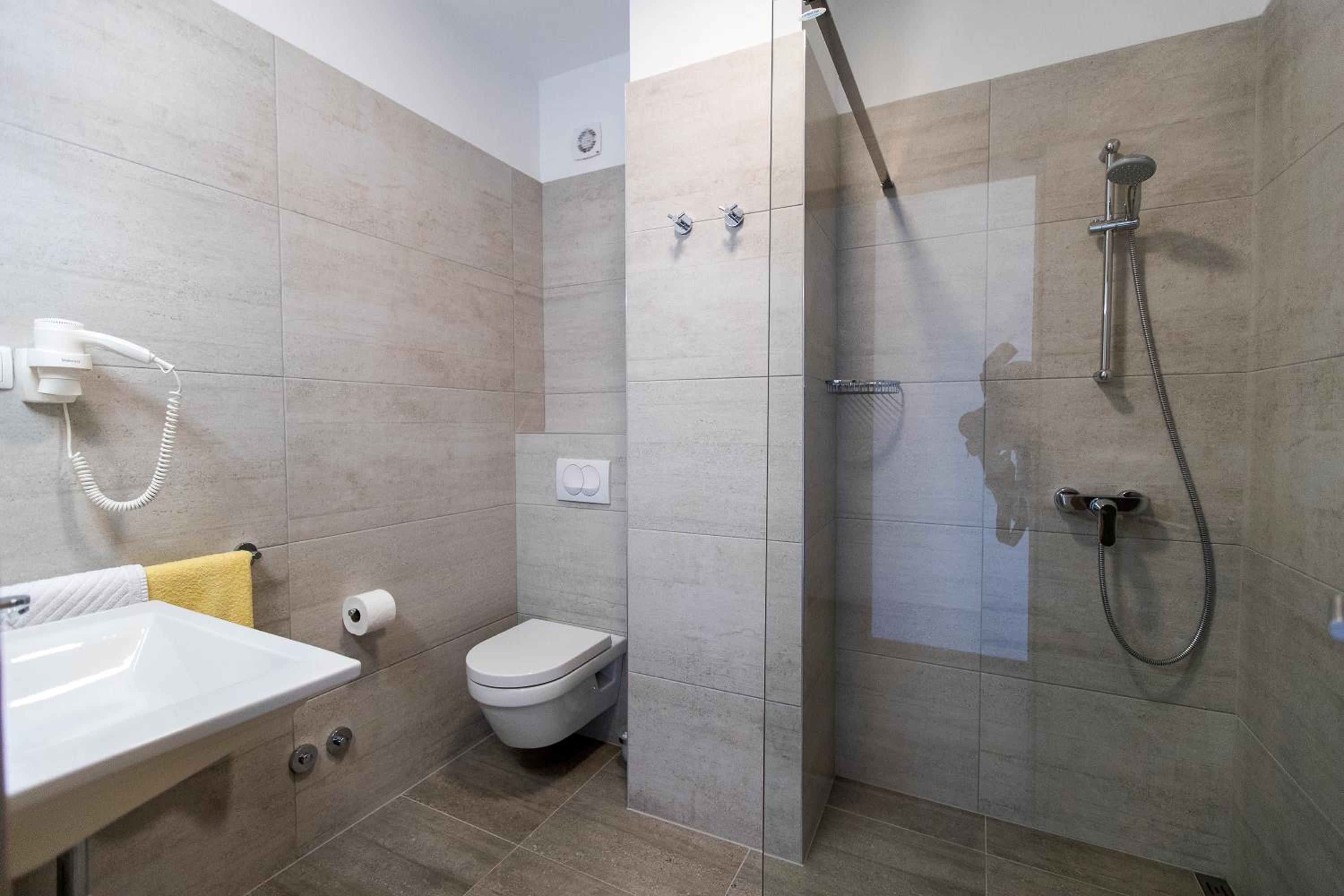Deluxe Double Room with Balcony and Sea View - Photo 13
