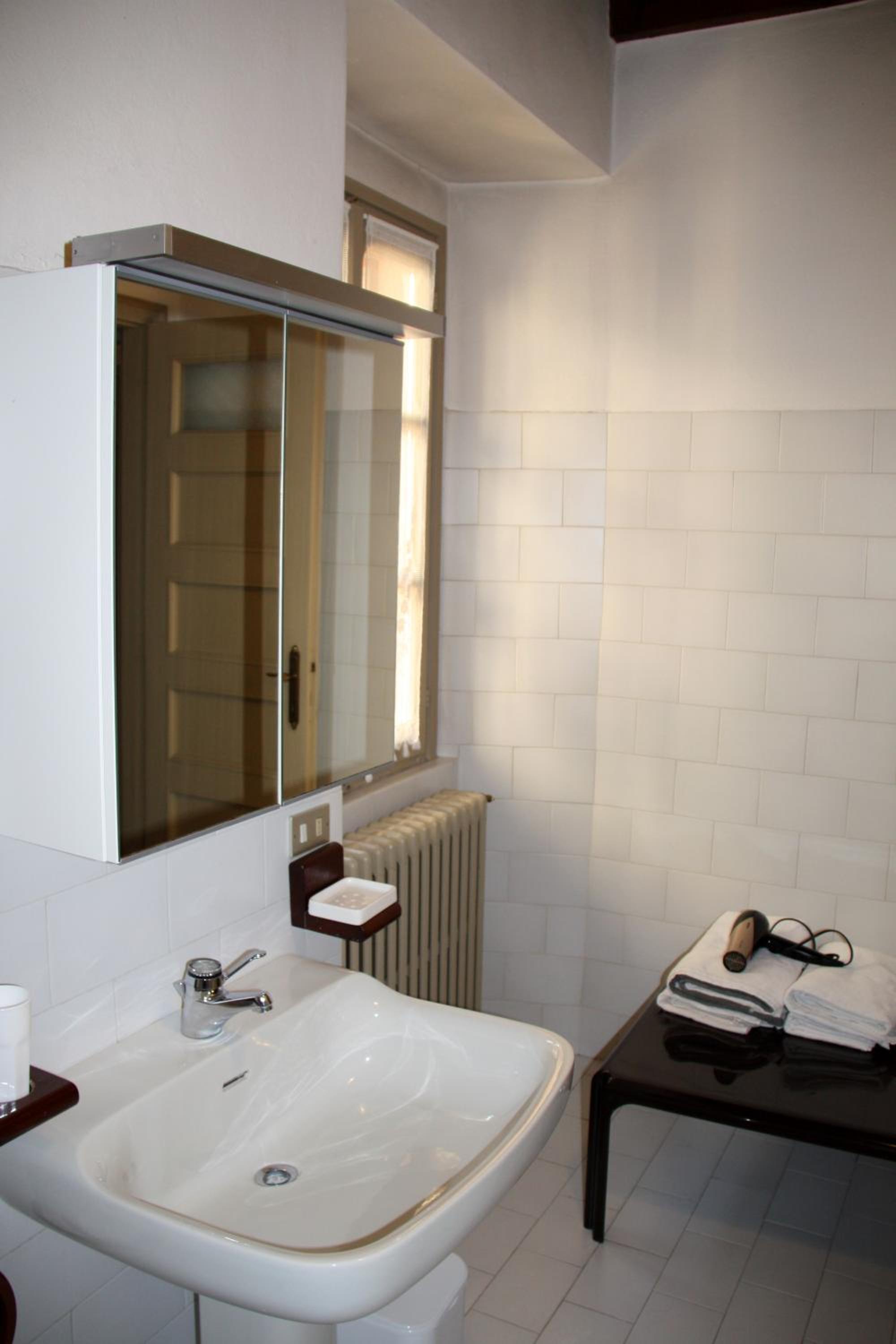 One-Bedroom Apartment (5 Adults) photo 2