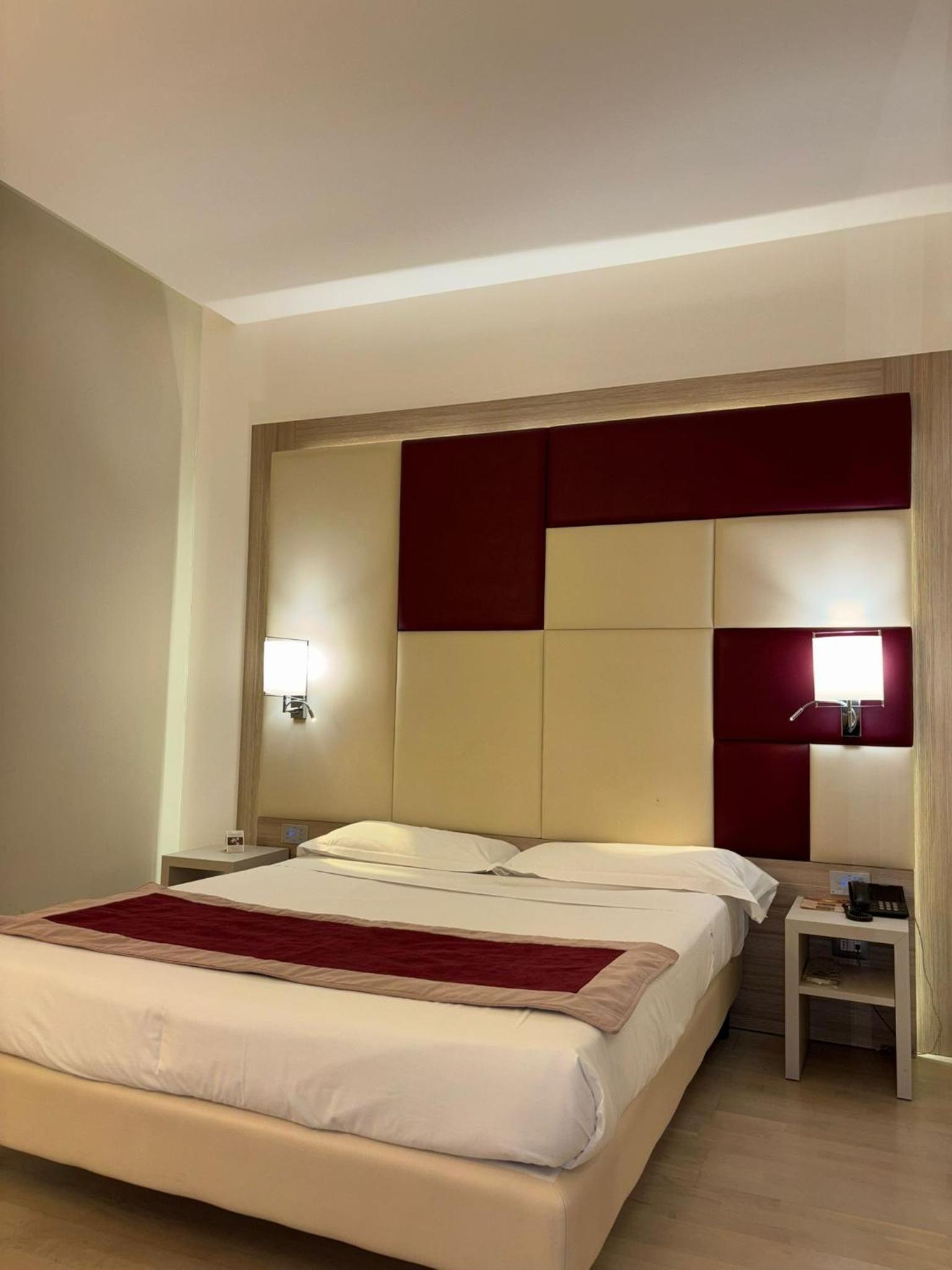 Queen Room - Disability Access photo 2