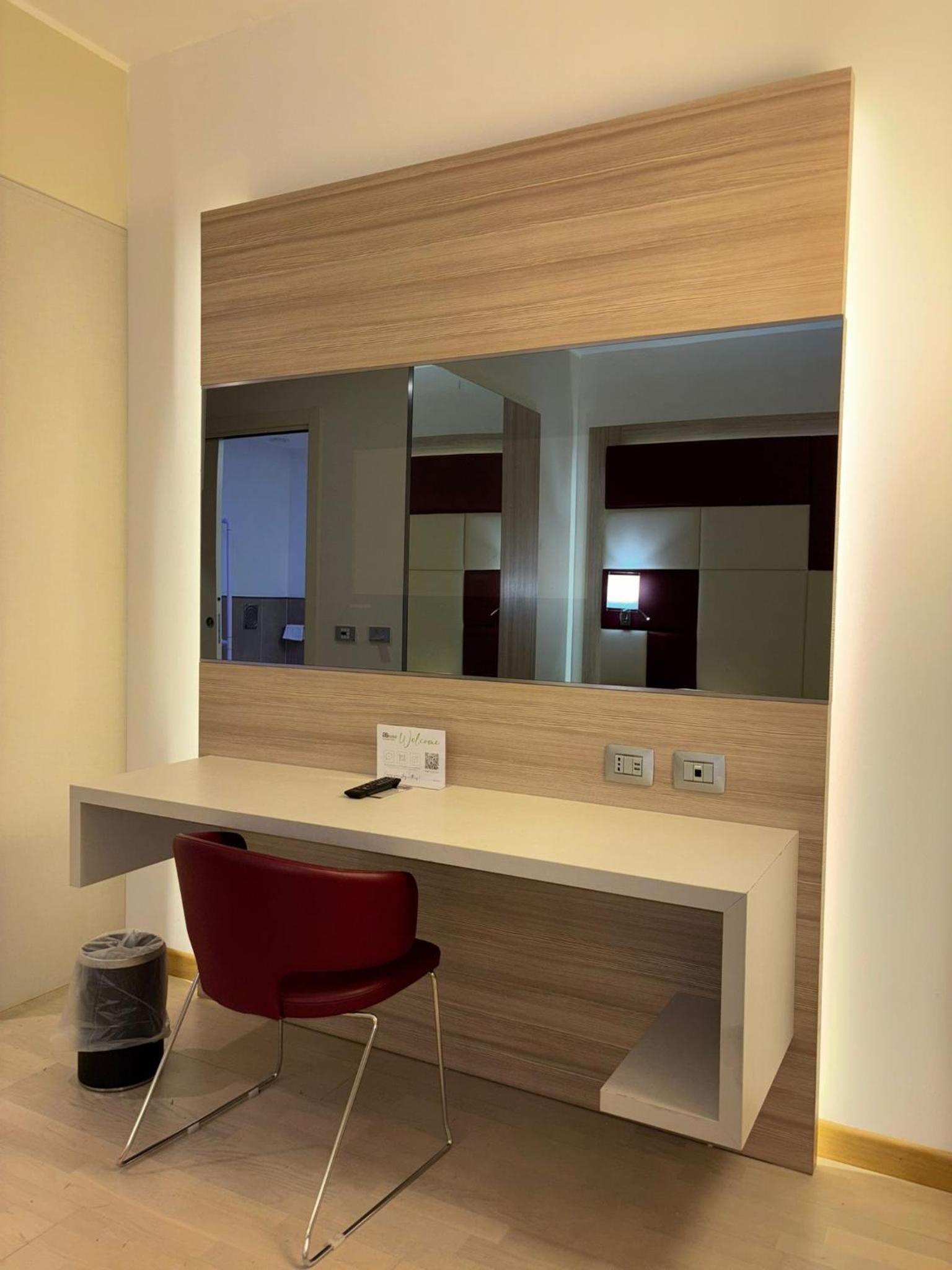 Queen Room - Disability Access photo 3