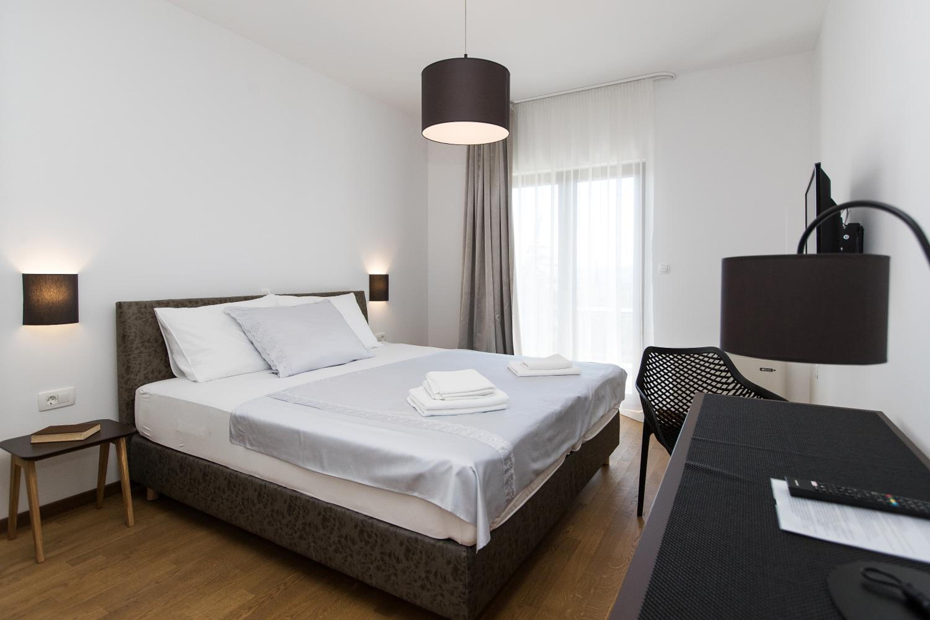 Deluxe Double Room with Balcony and Sea View - Photo 4