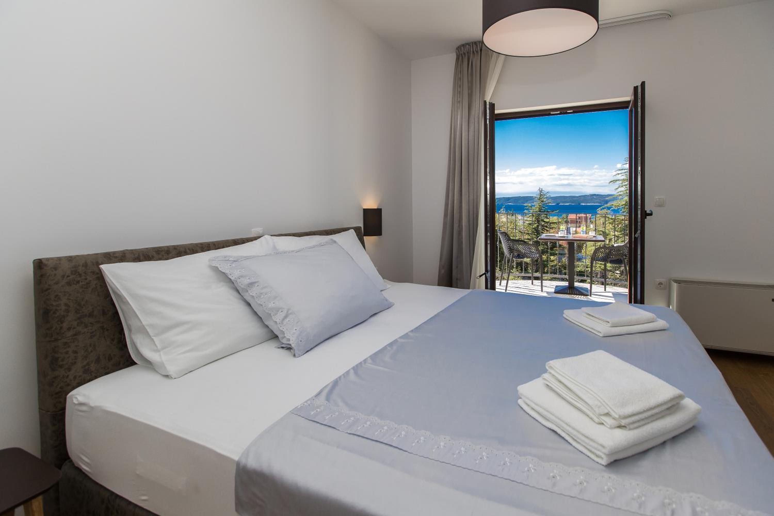 Deluxe Double Room with Balcony and Sea View - Photo 9