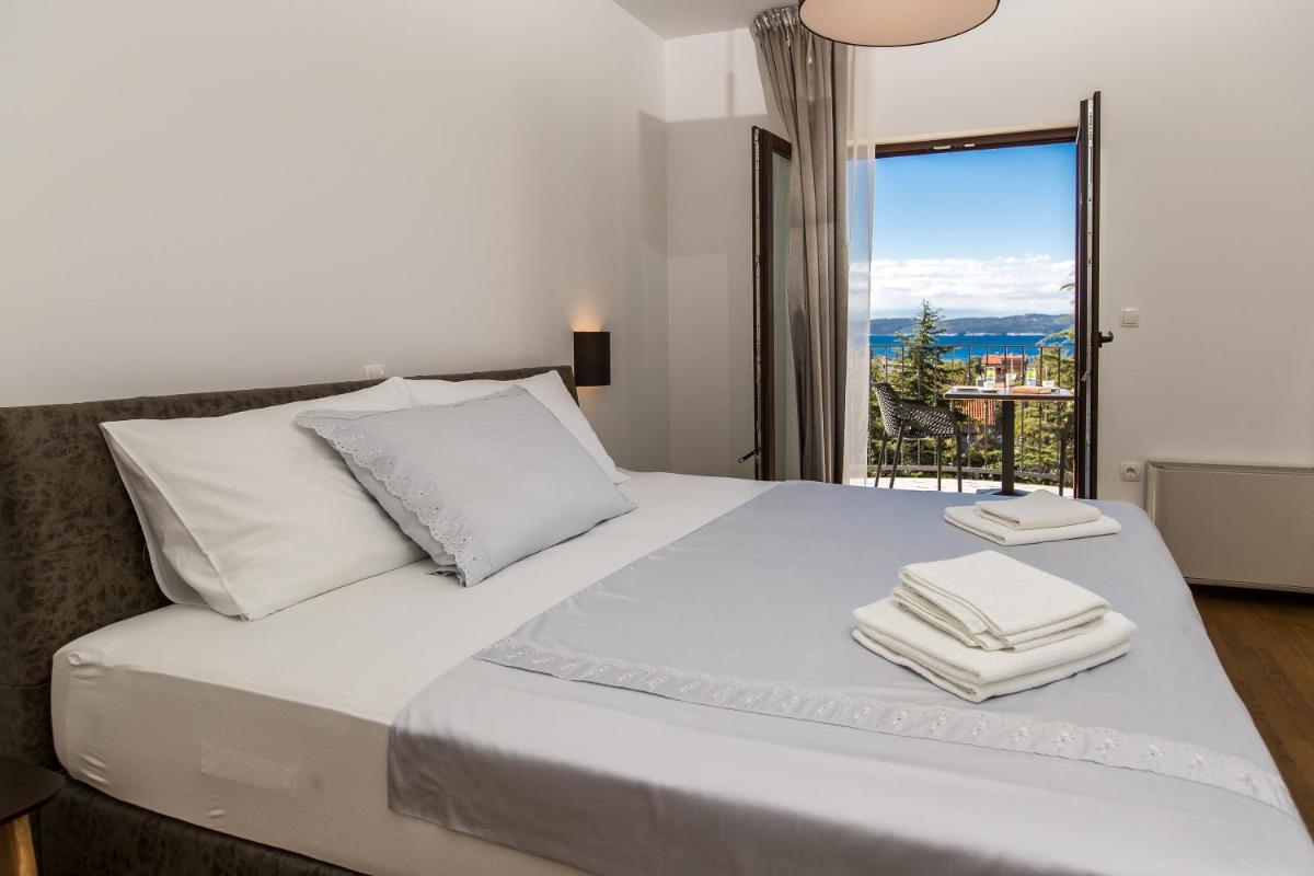 Deluxe Double Room with Balcony and Sea View - Photo 20