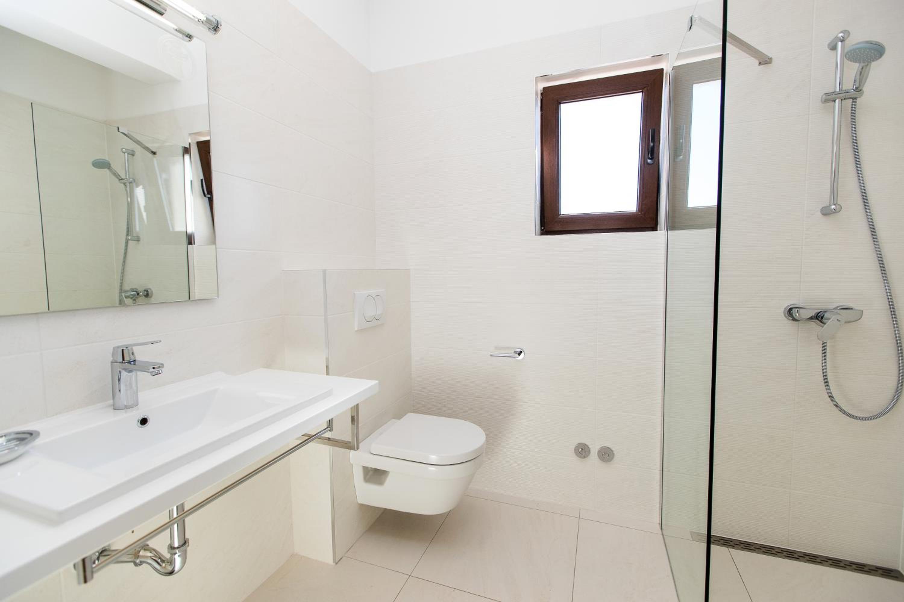 Deluxe Double Room with Balcony and Sea View - Photo 16