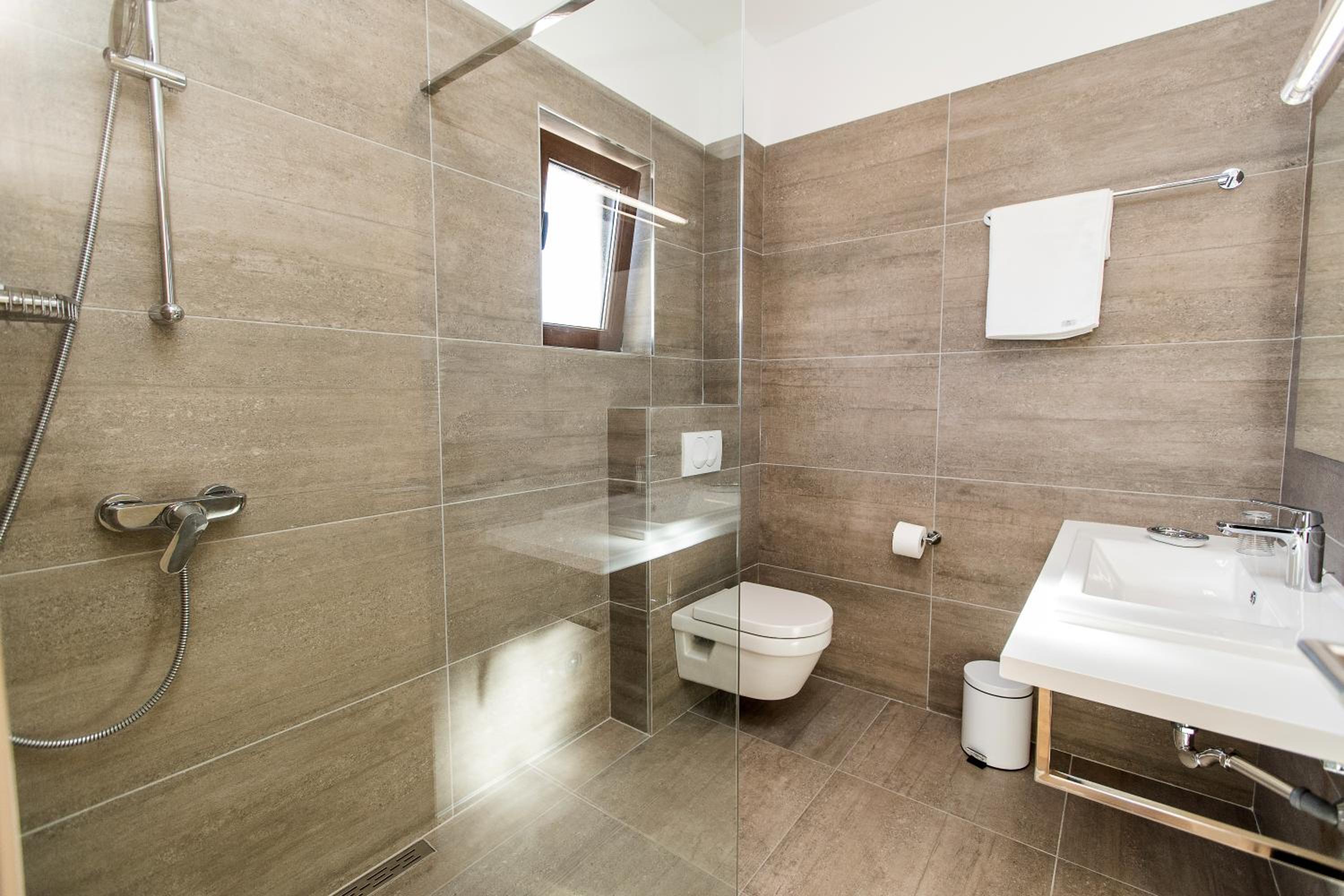 Deluxe Double or Twin Room with Balcony - Photo 3