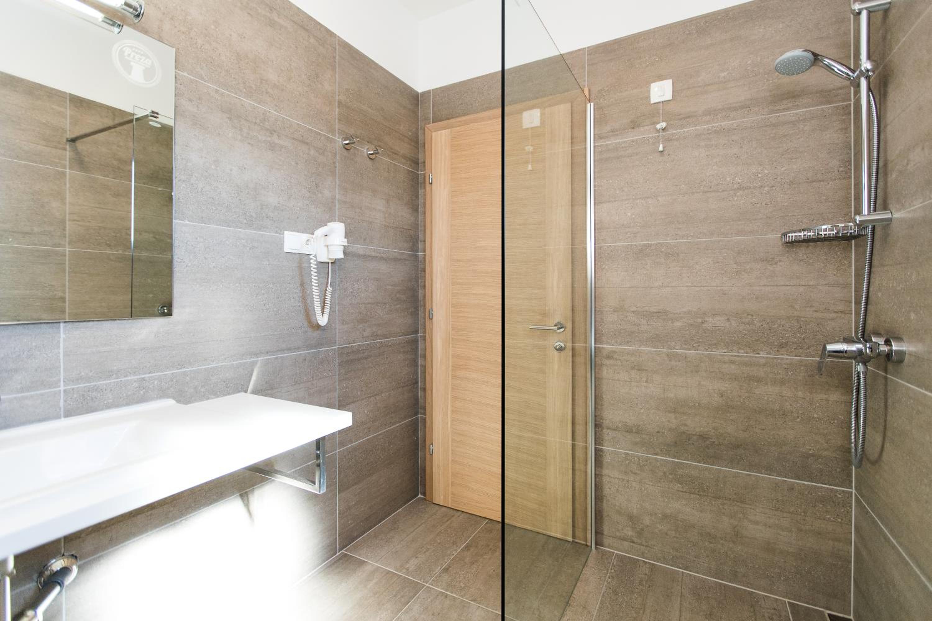 Deluxe Double or Twin Room with Balcony - Photo 4