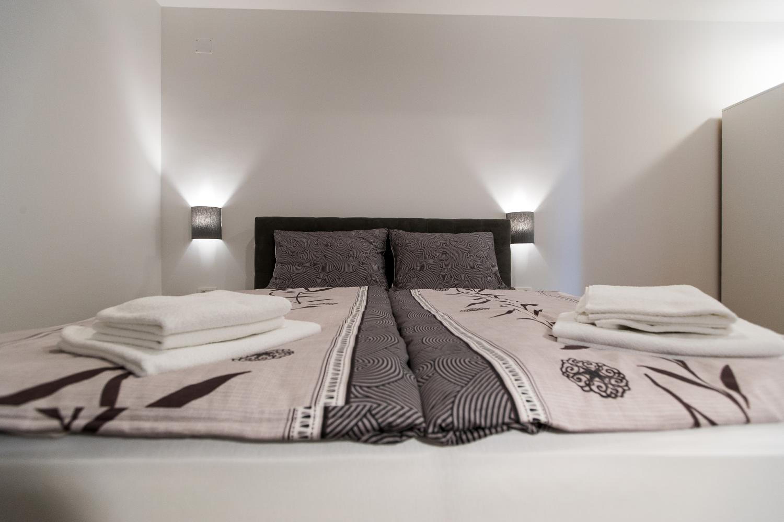 Deluxe Double or Twin Room with Balcony - Photo 13