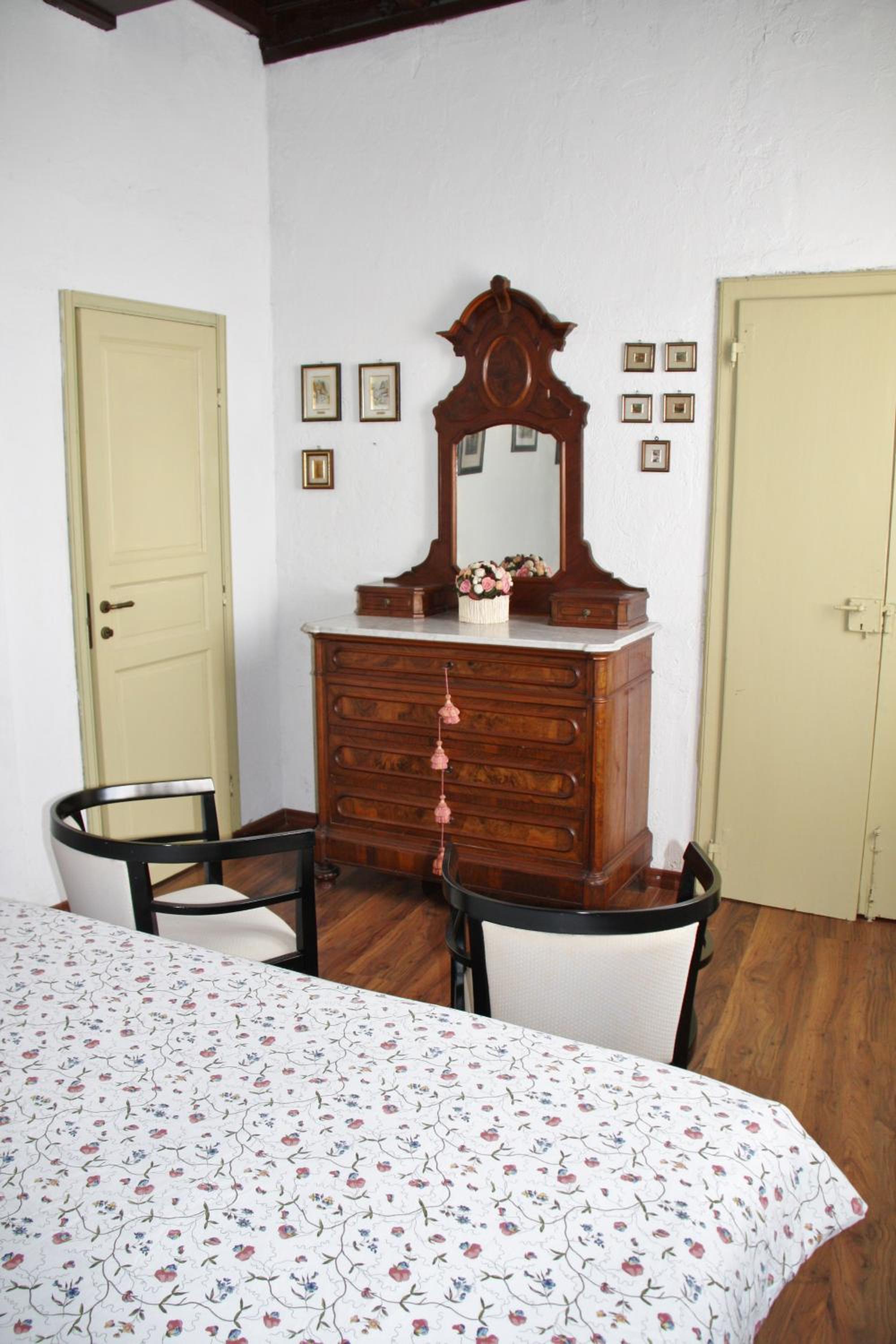 One-Bedroom Apartment with Patio photo 1