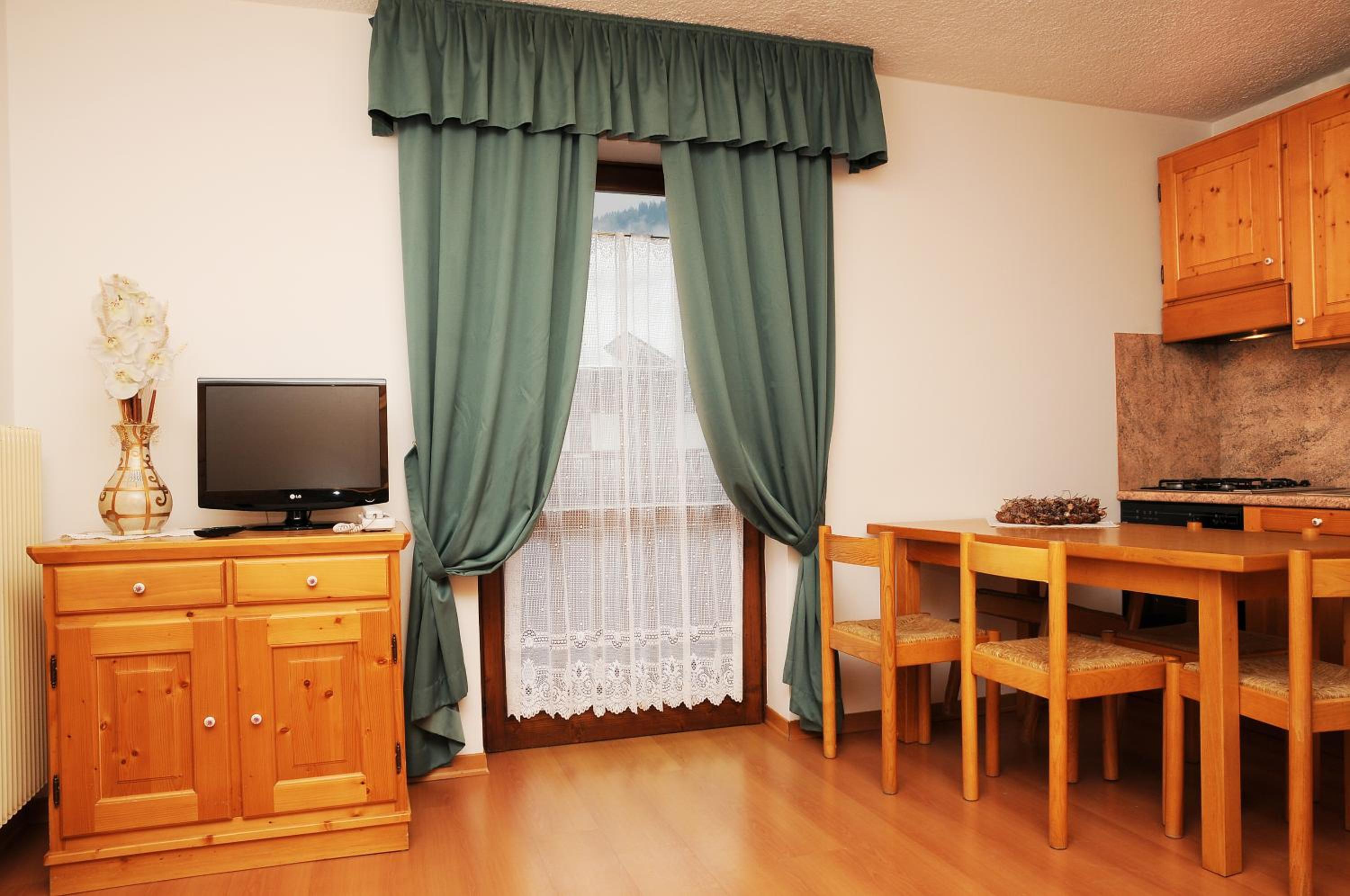Two-Bedroom Apartment - Via dei Ronchi 1