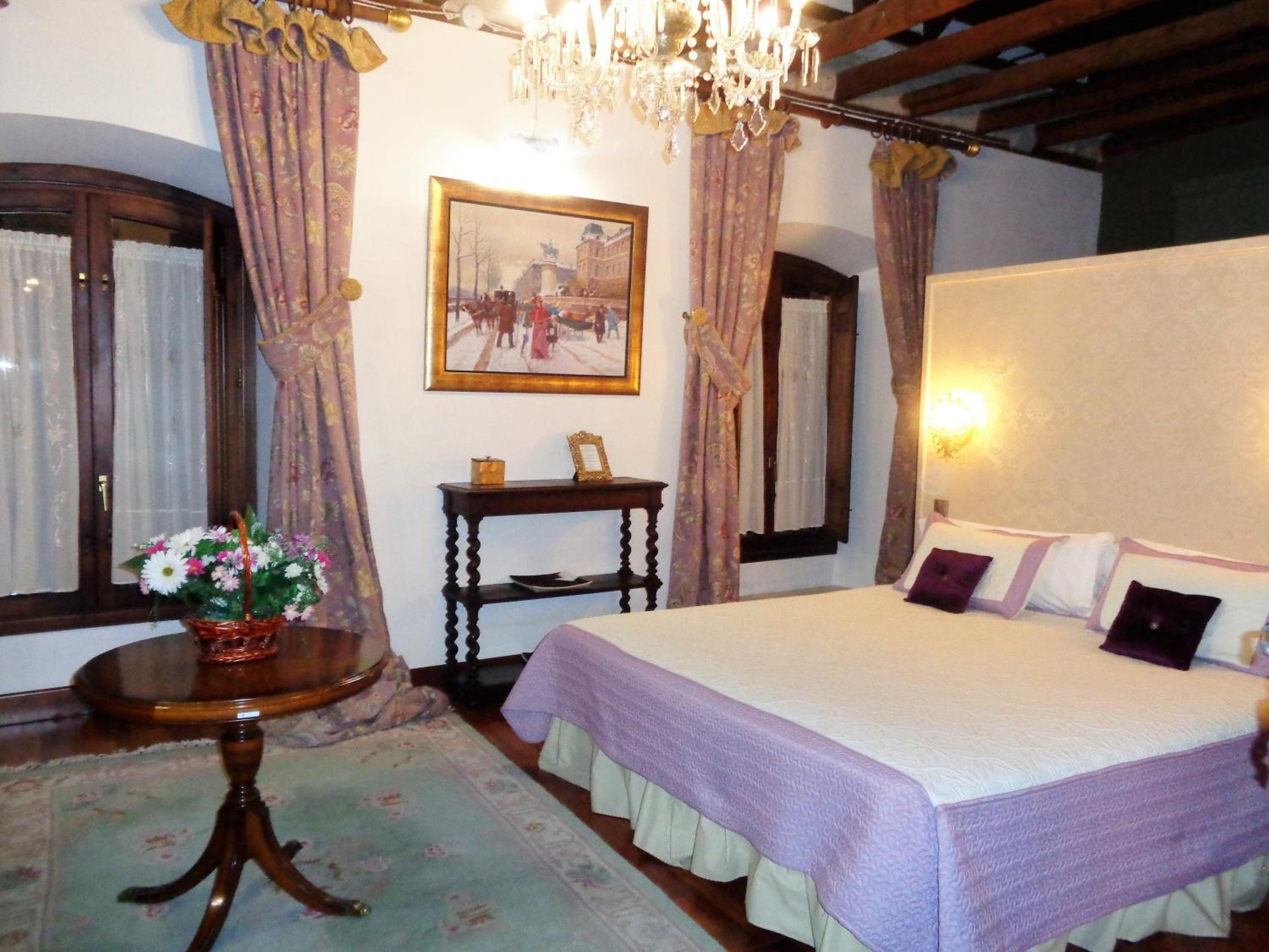 Deluxe Double Room - Photo 23