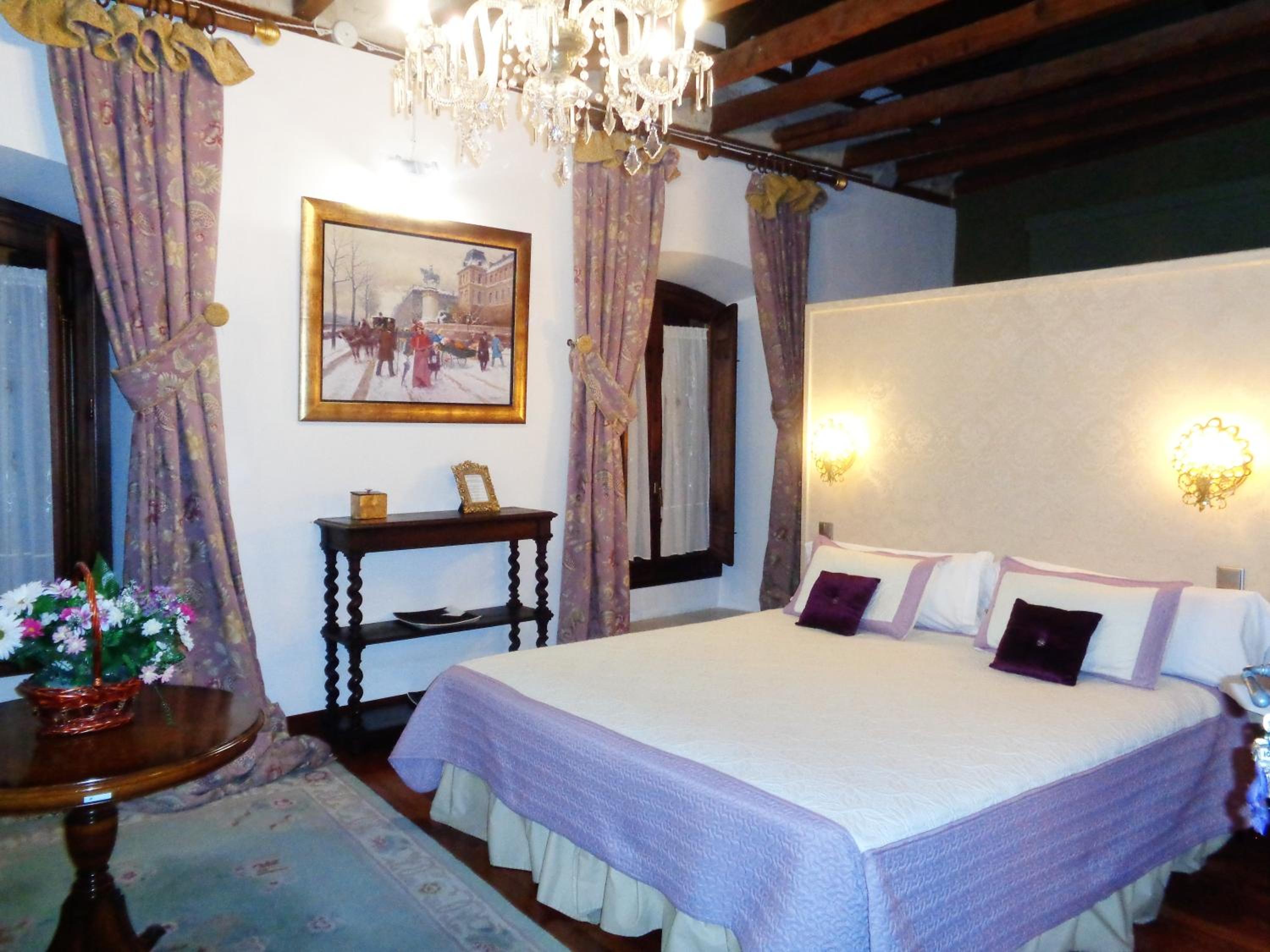 Deluxe Double Room - Photo 19