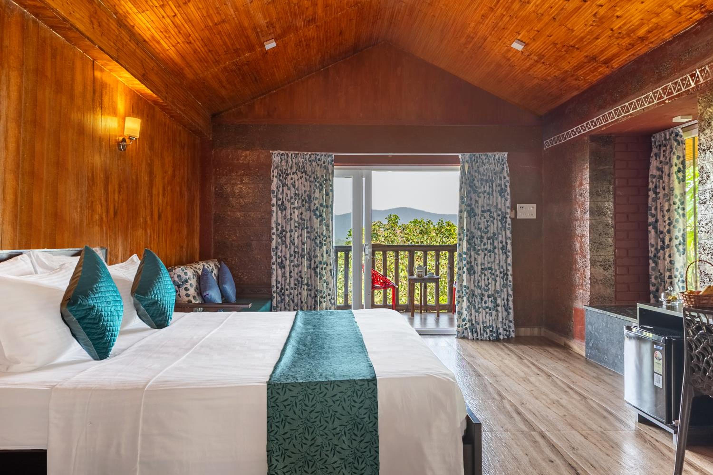Valley View Room with Sit-out