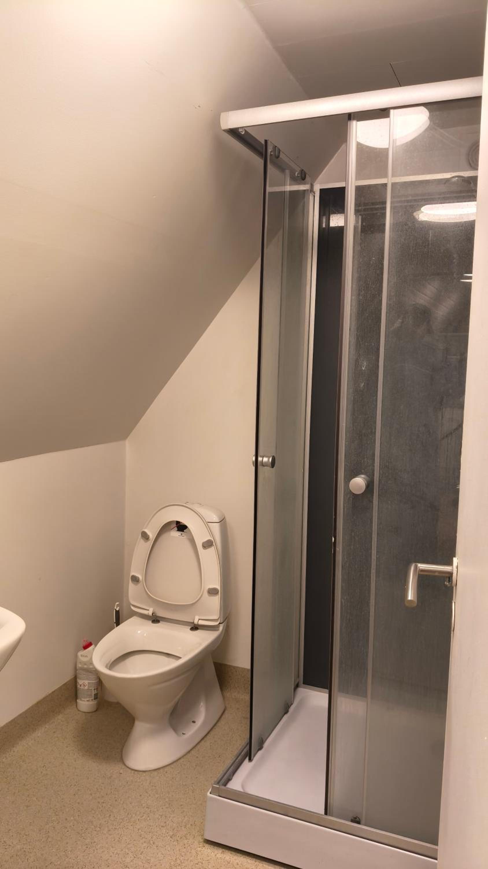 Double Room with Shared Bathroom photo 2