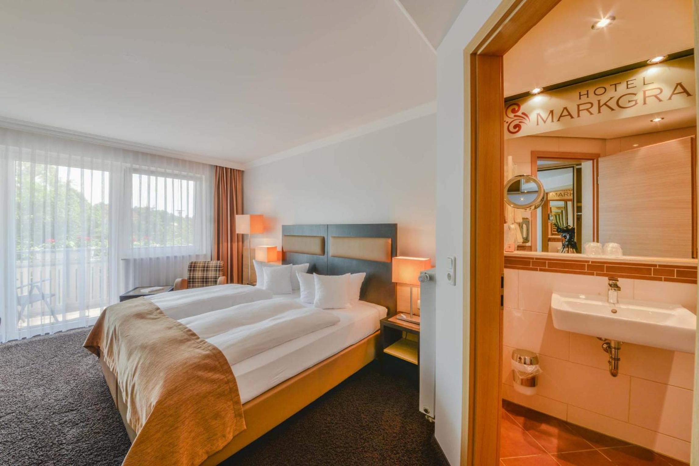 Comfort Double Room - partially with balcony and quiet location photo 2