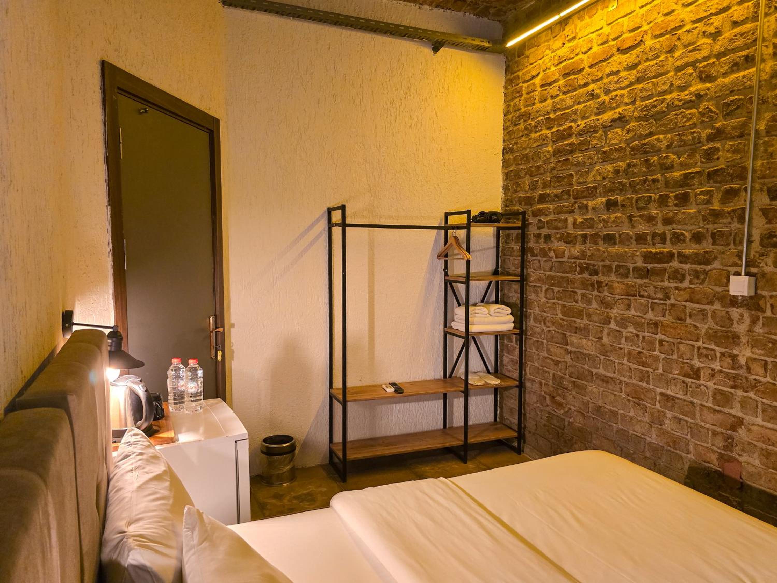 Economy Quadruple Room with Shared Bathroom photo 3