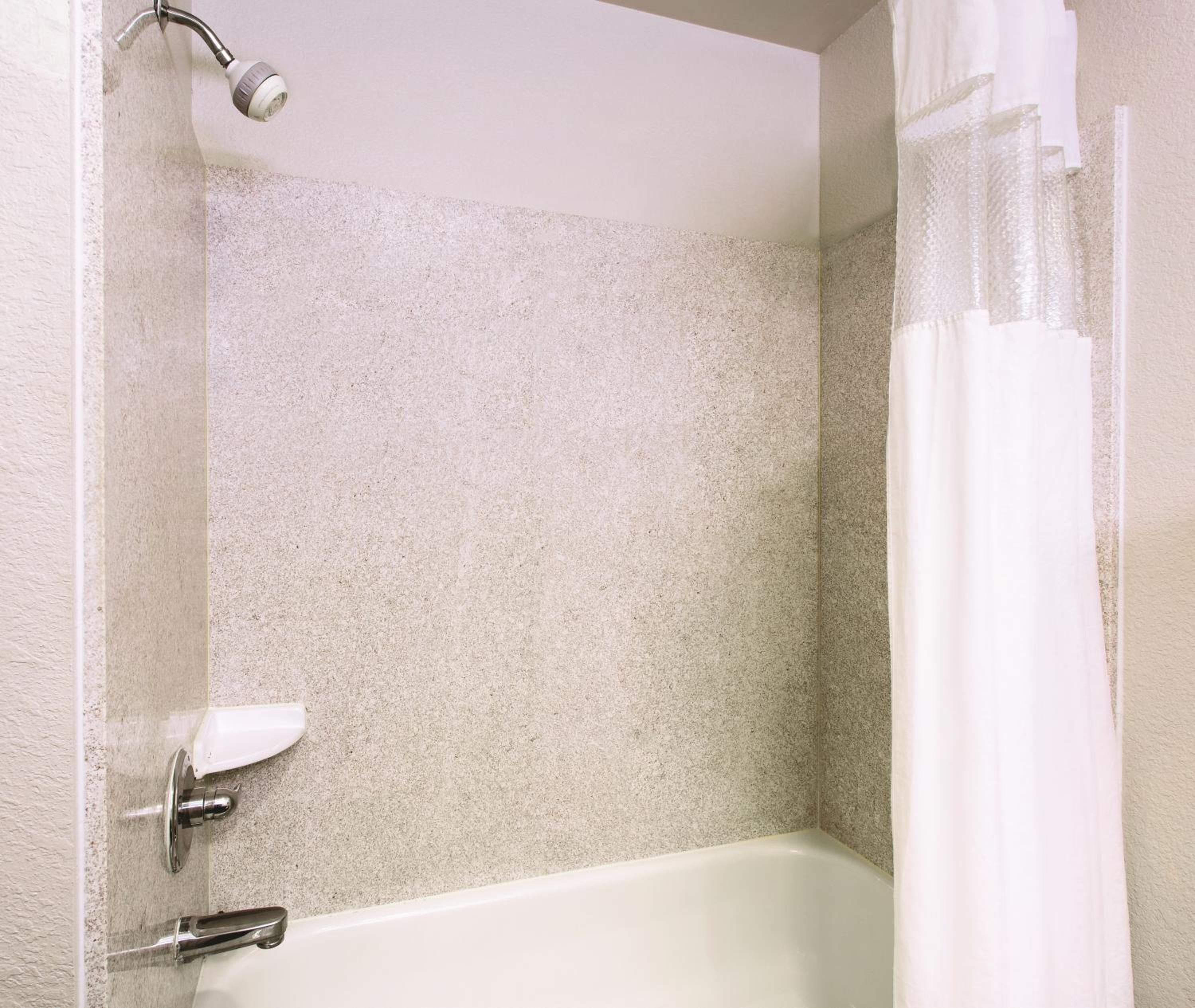 King Room - Wet Bar/Non-Smoking - Photo 7