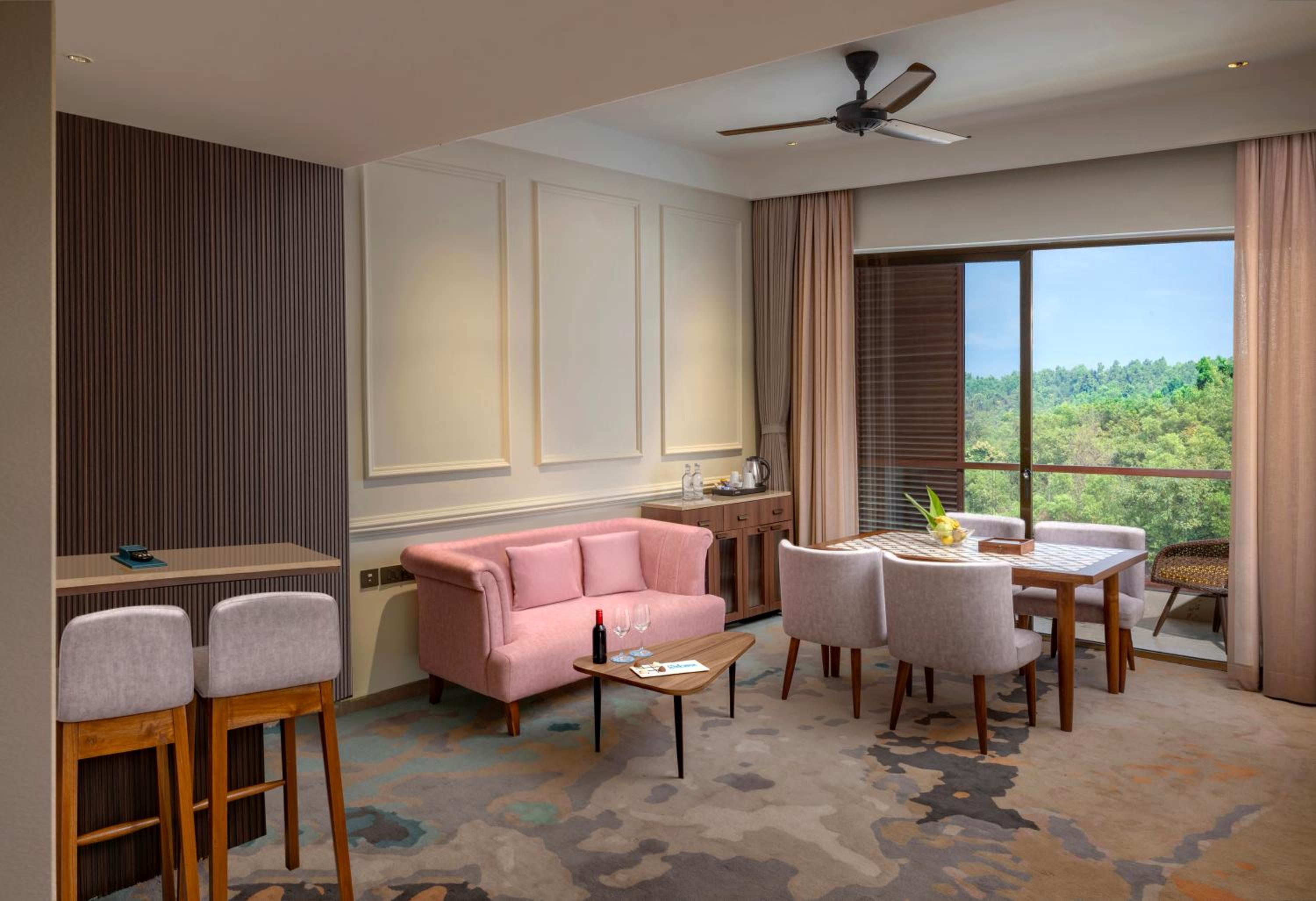 Suite - 10% Discount on  Food & Soft Beverages and SPA - 8 am to 8 pm Comp Beach Shuttle within 4km radius